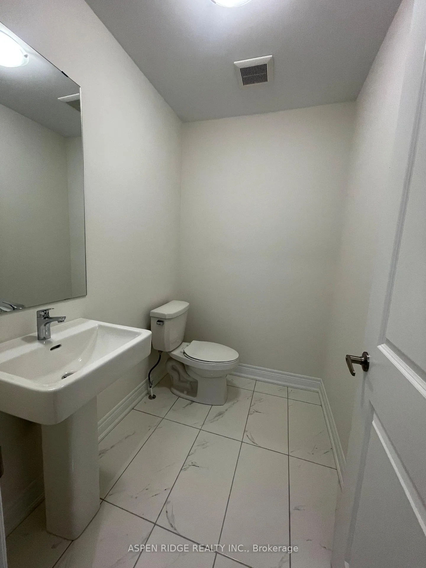 Photo 9 of 529 Vine Cliff Boulevard, Markham, Rural Markham — HOMEH