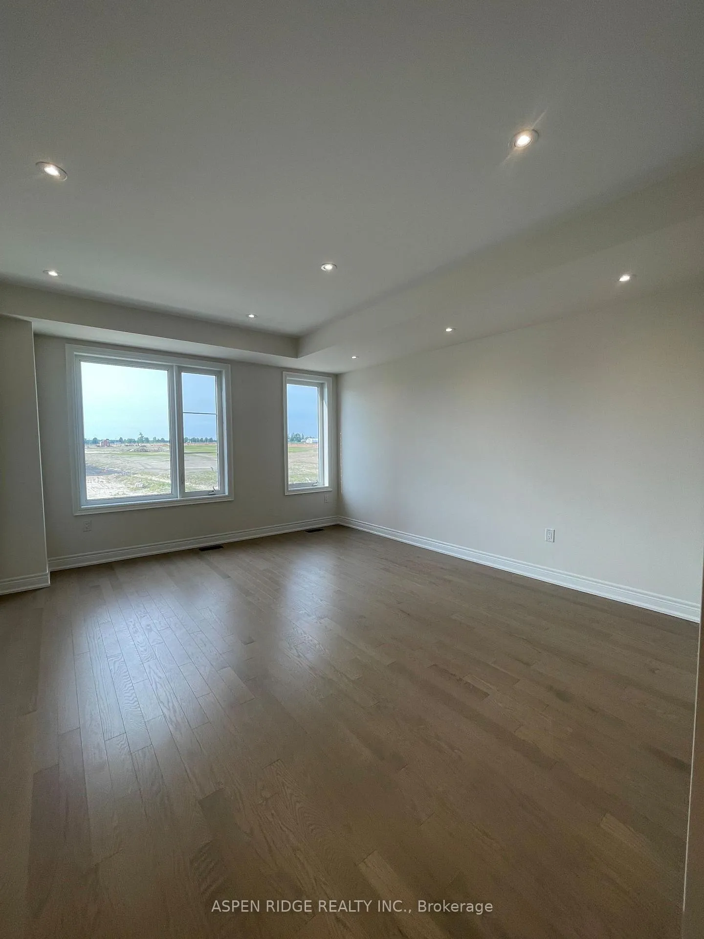 Photo 10 of 529 Vine Cliff Boulevard, Markham, Rural Markham — HOMEH