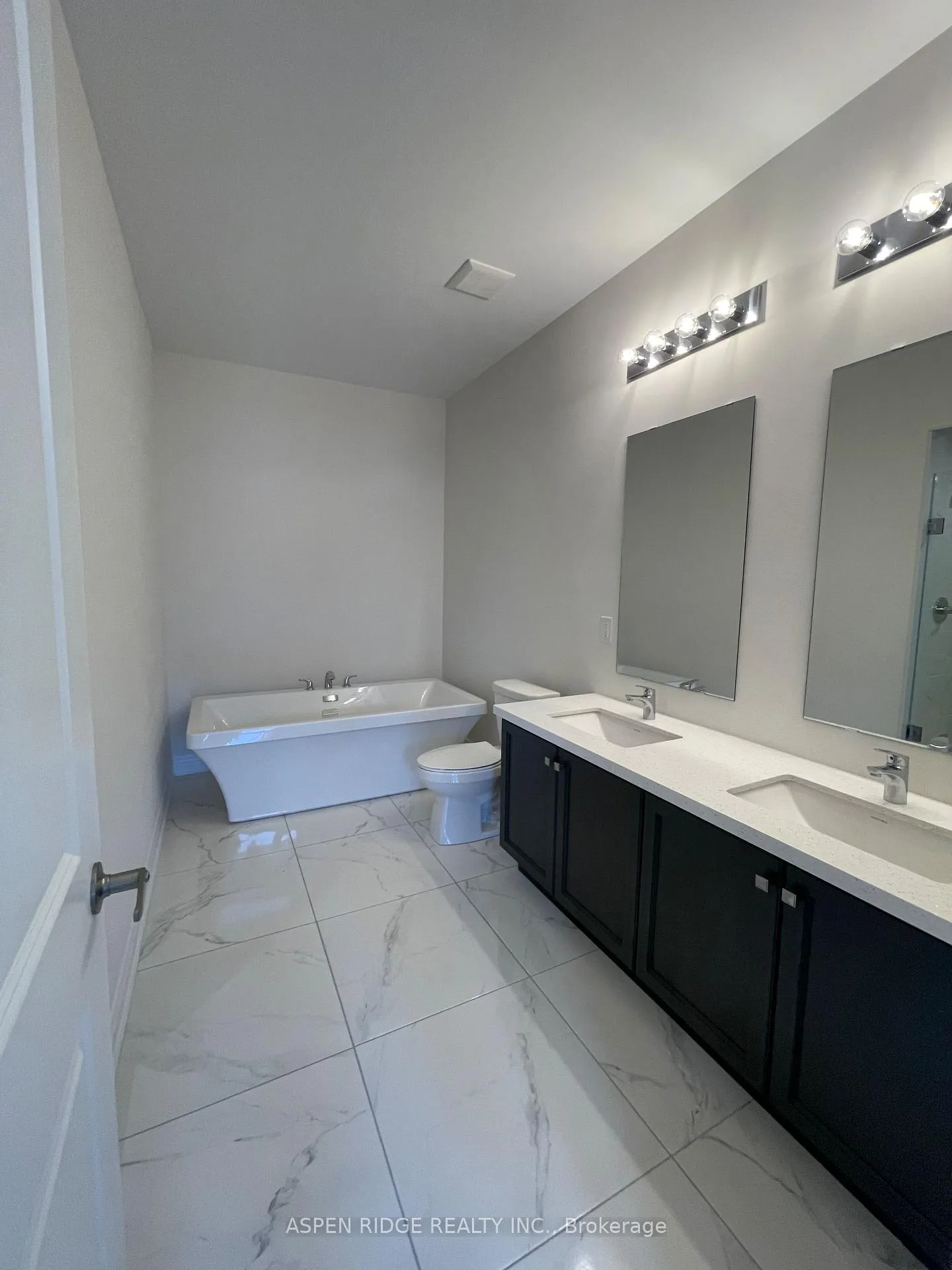 Photo 16 of 529 Vine Cliff Boulevard, Markham, Rural Markham — HOMEH