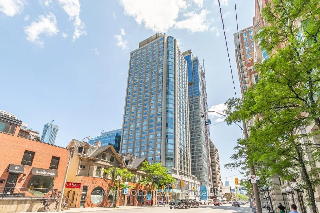 Front of Unit 2508, 155 Yorkville Avenue