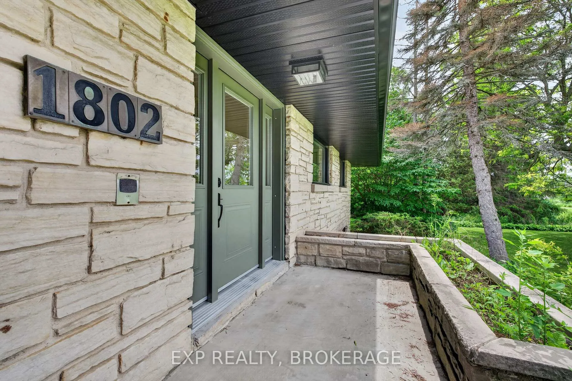 Photo 2 of 1802 Sydenham Road, Kingston, City North of 401 — HOMEH