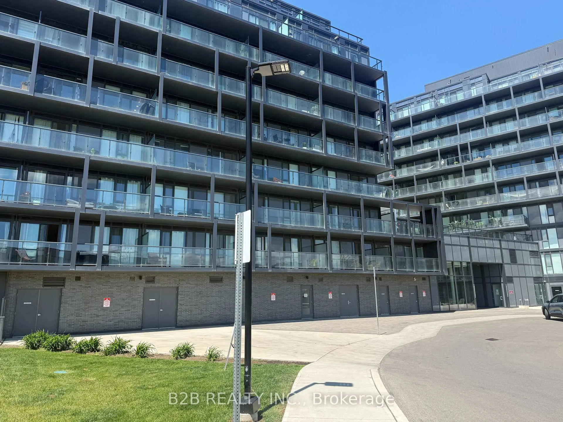 Photo 2 of Unit 514, 3210 Dakota Common, Burlington, Alton — HOMEH