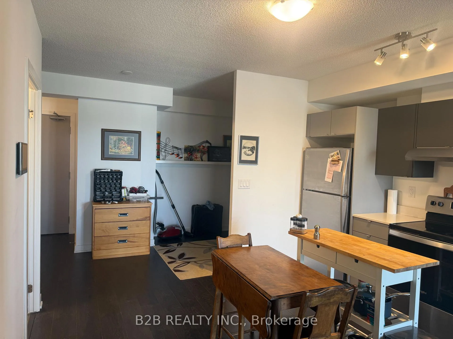 Photo 4 of Unit 514, 3210 Dakota Common, Burlington, Alton — HOMEH
