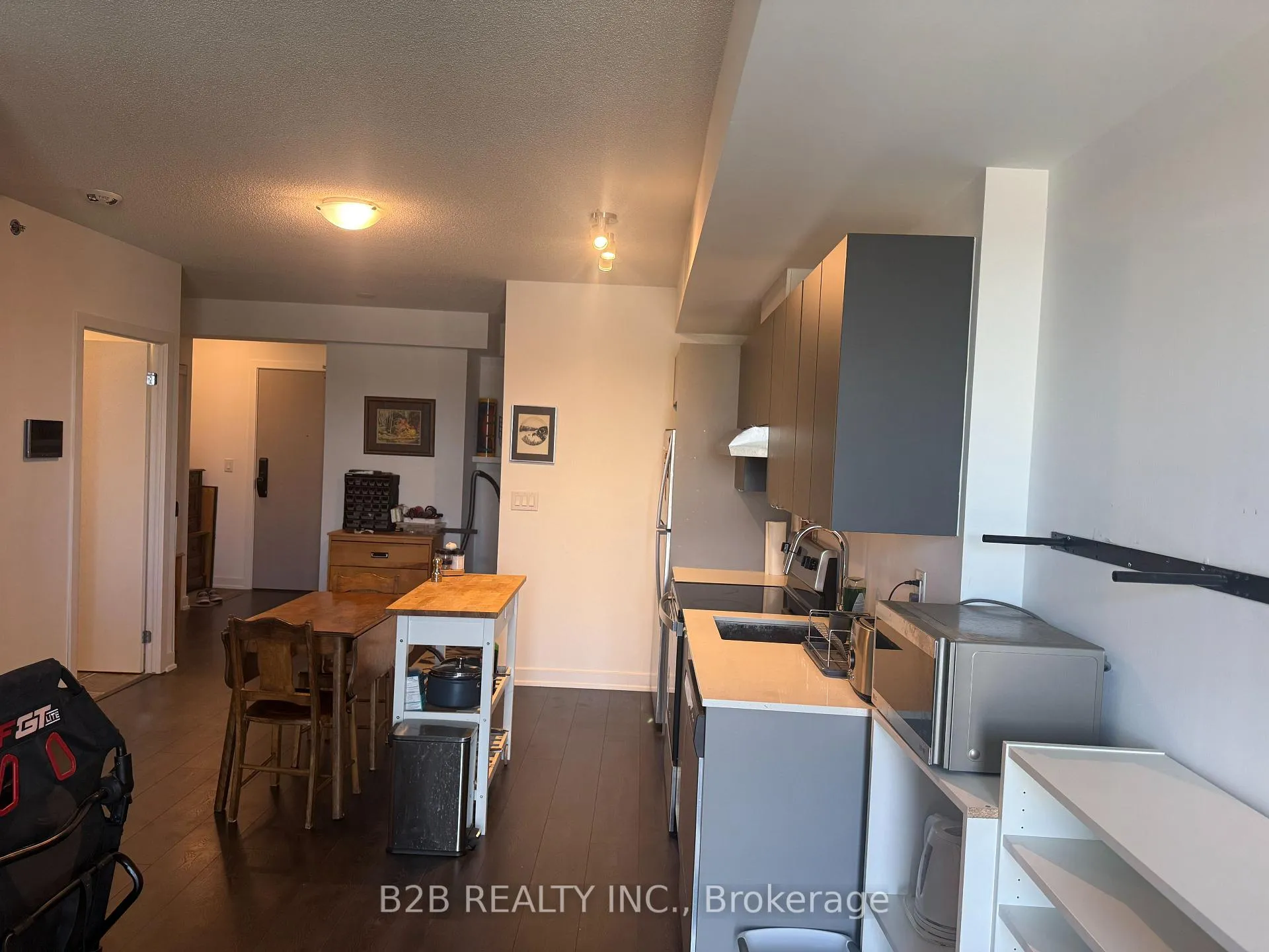 Photo 7 of Unit 514, 3210 Dakota Common, Burlington, Alton — HOMEH