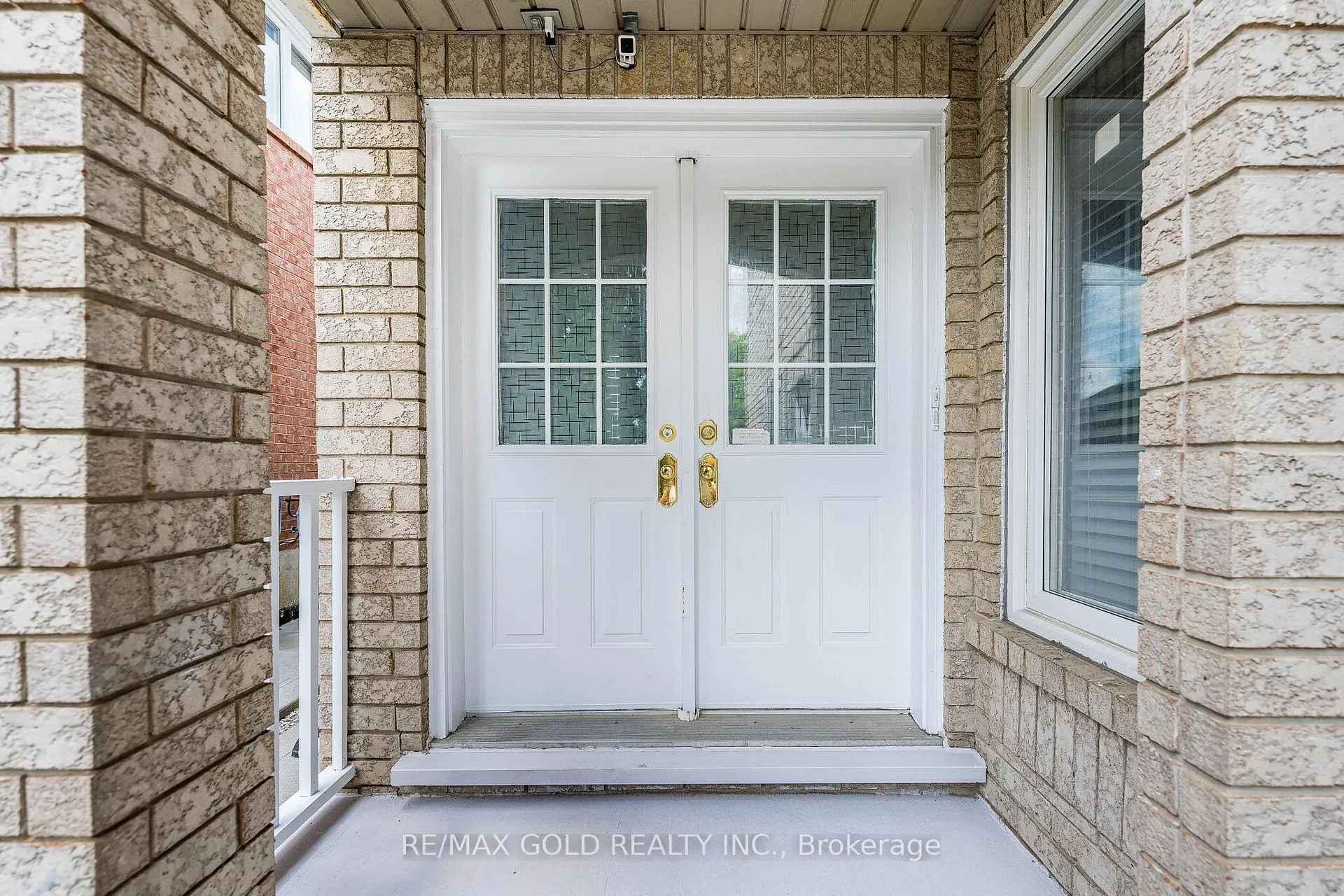 Photo 2 of 65 Mount Ranier Crescent, Brampton, Sandringham-Wellington — HOMEH