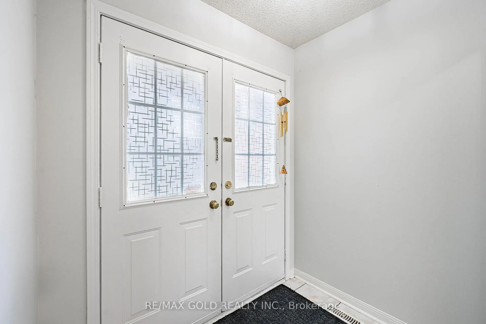 Photo 3 of 65 Mount Ranier Crescent, Brampton, Sandringham-Wellington — HOMEH