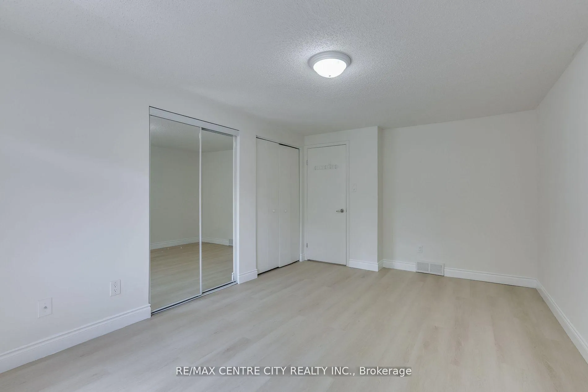Photo 14 of Unit 37, 1294 Byron Baseline Road, London, South K — HOMEH