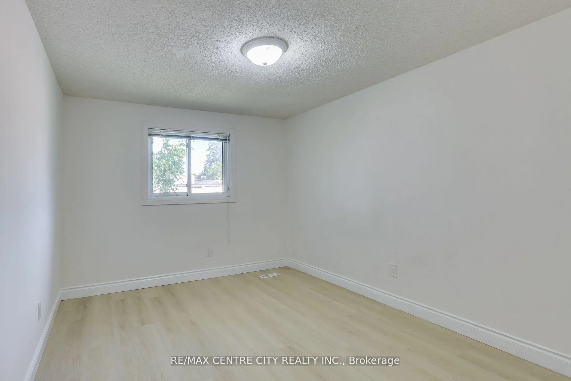 Photo 15 of Unit 37, 1294 Byron Baseline Road, London, South K — HOMEH