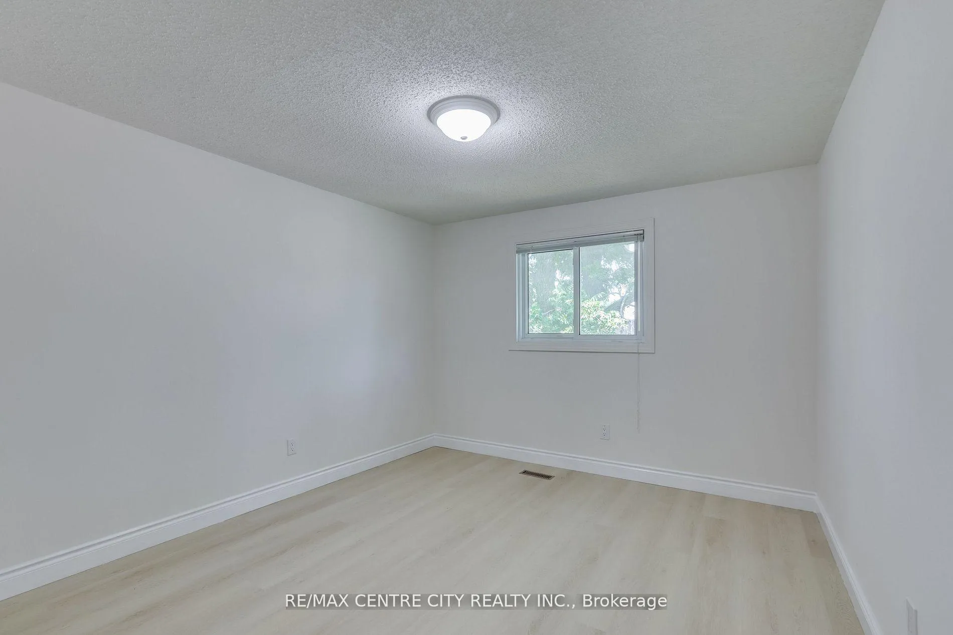 Photo 17 of Unit 37, 1294 Byron Baseline Road, London, South K — HOMEH