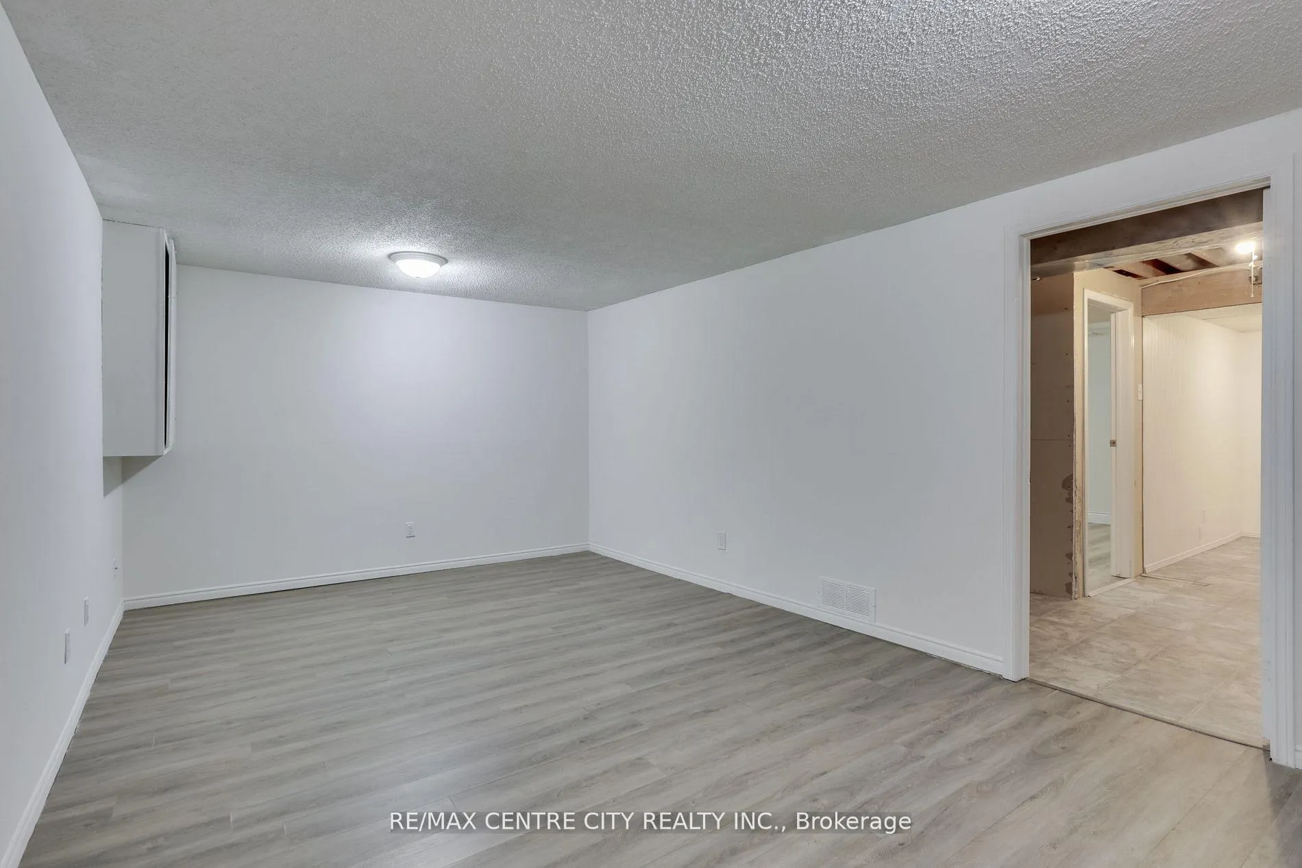 Photo 19 of Unit 37, 1294 Byron Baseline Road, London, South K — HOMEH