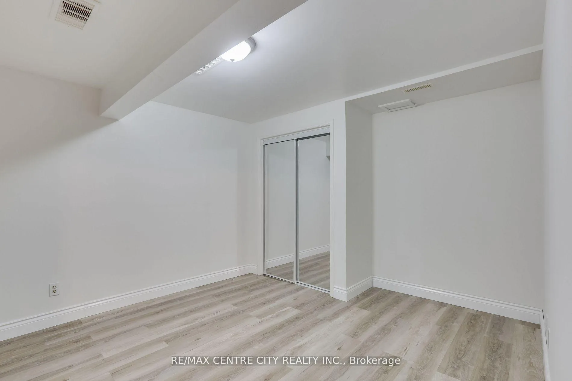 Photo 22 of Unit 37, 1294 Byron Baseline Road, London, South K — HOMEH
