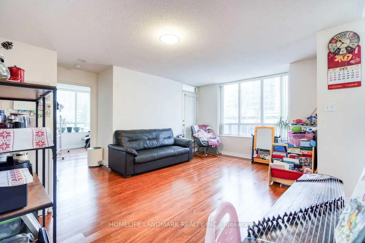 Photo 4 of Unit 302, 260 Doris Avenue, North York, Willowdale East — HOMEH