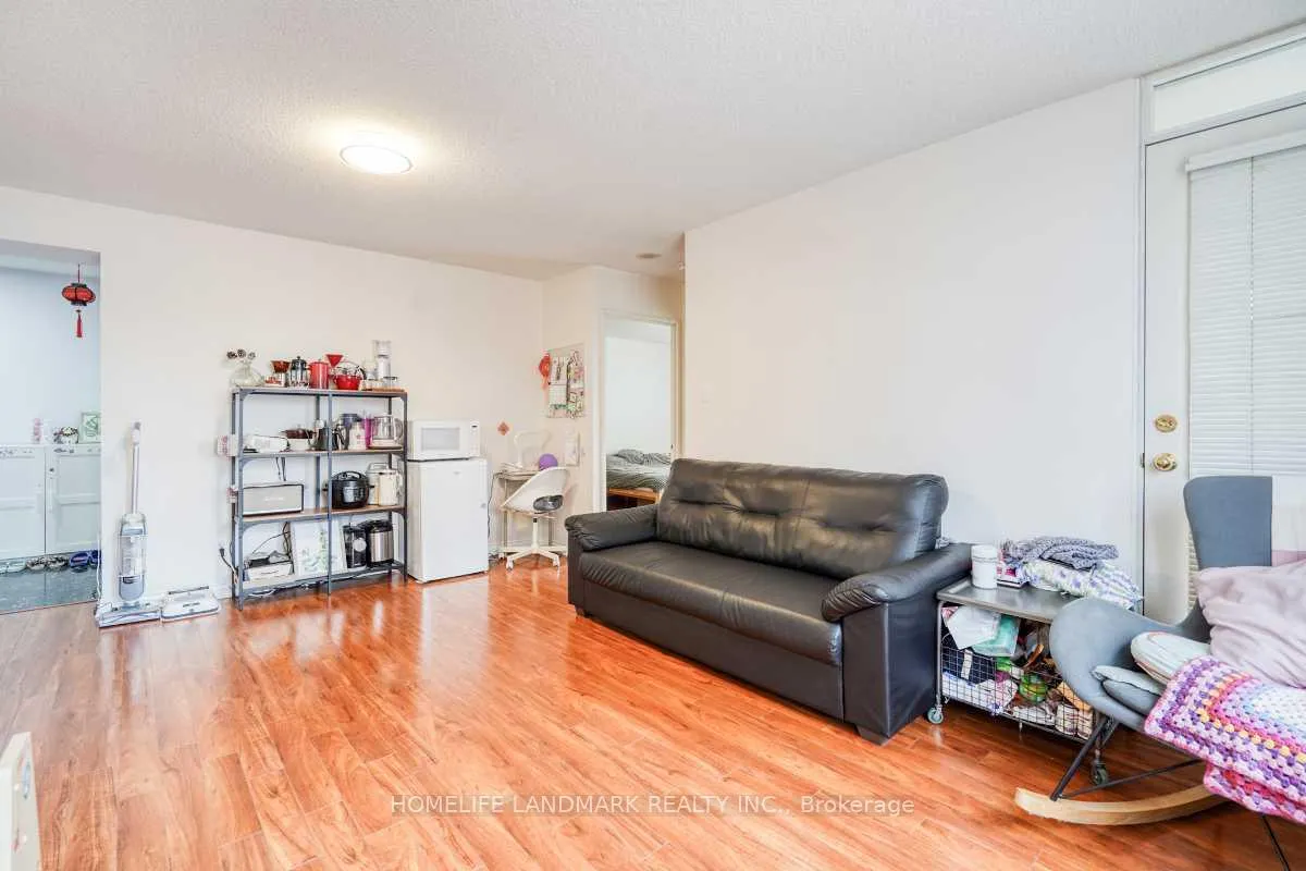 Photo 5 of Unit 302, 260 Doris Avenue, North York, Willowdale East — HOMEH