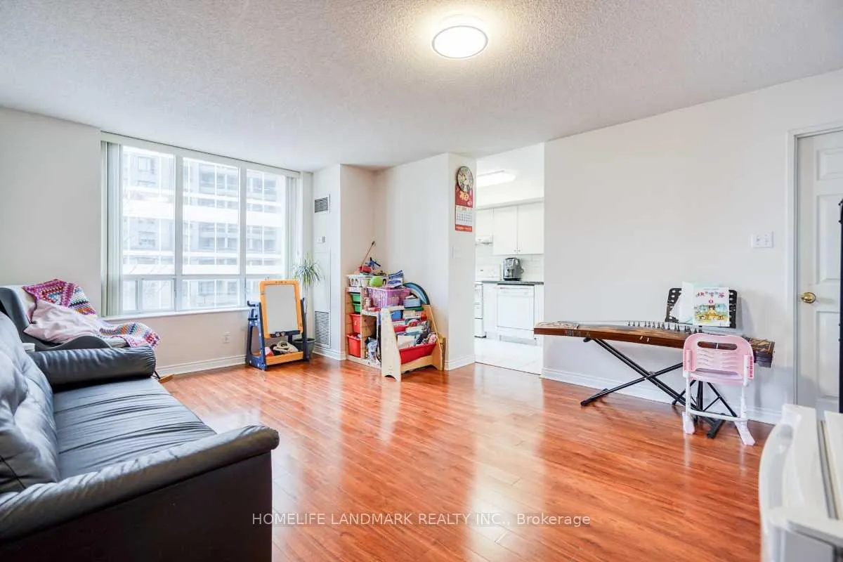 Photo 6 of Unit 302, 260 Doris Avenue, North York, Willowdale East — HOMEH