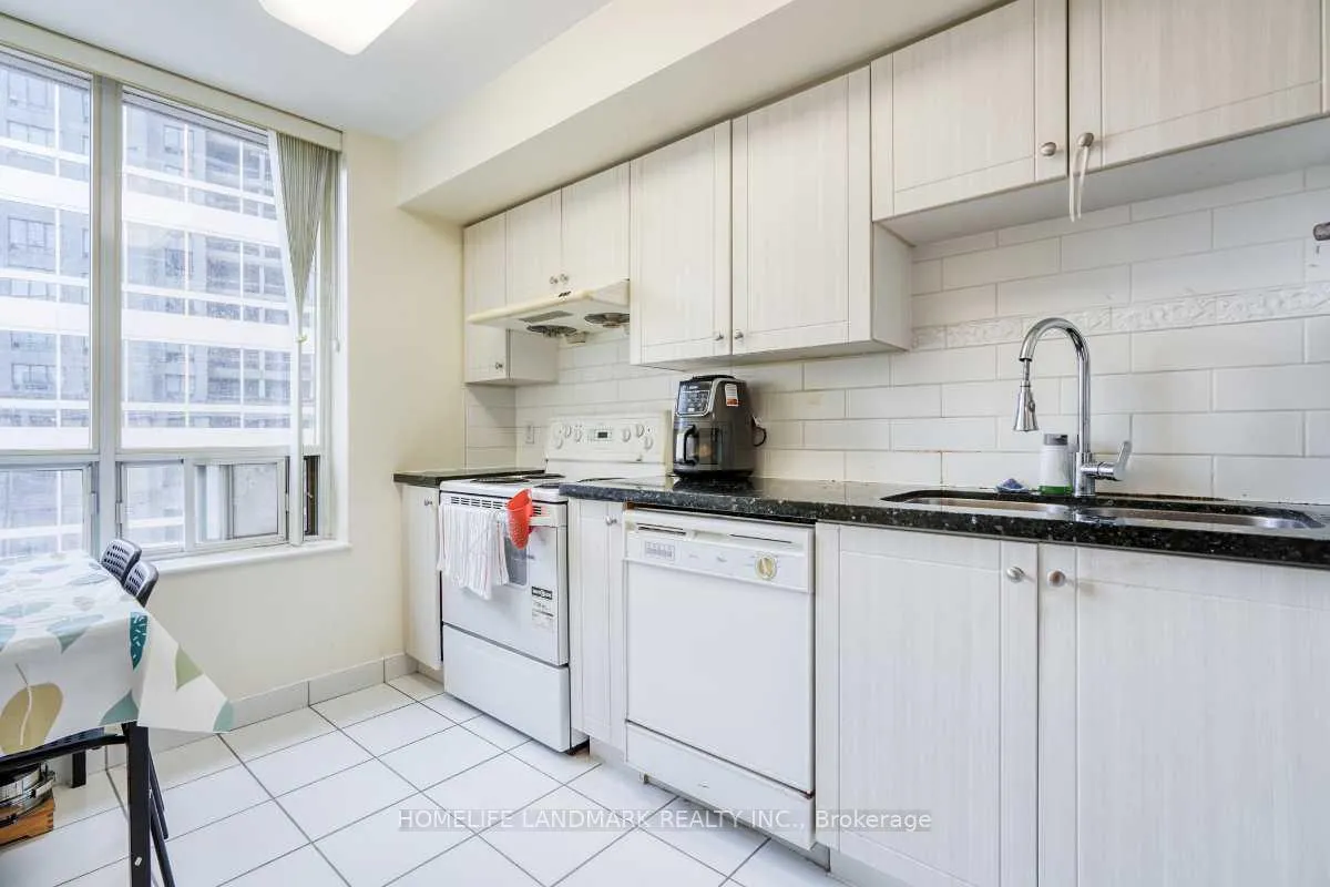 Photo 7 of Unit 302, 260 Doris Avenue, North York, Willowdale East — HOMEH