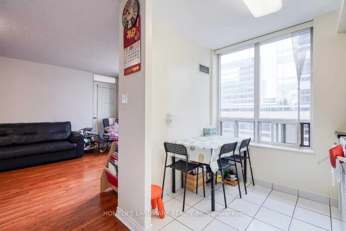 Photo 8 of Unit 302, 260 Doris Avenue, North York, Willowdale East — HOMEH