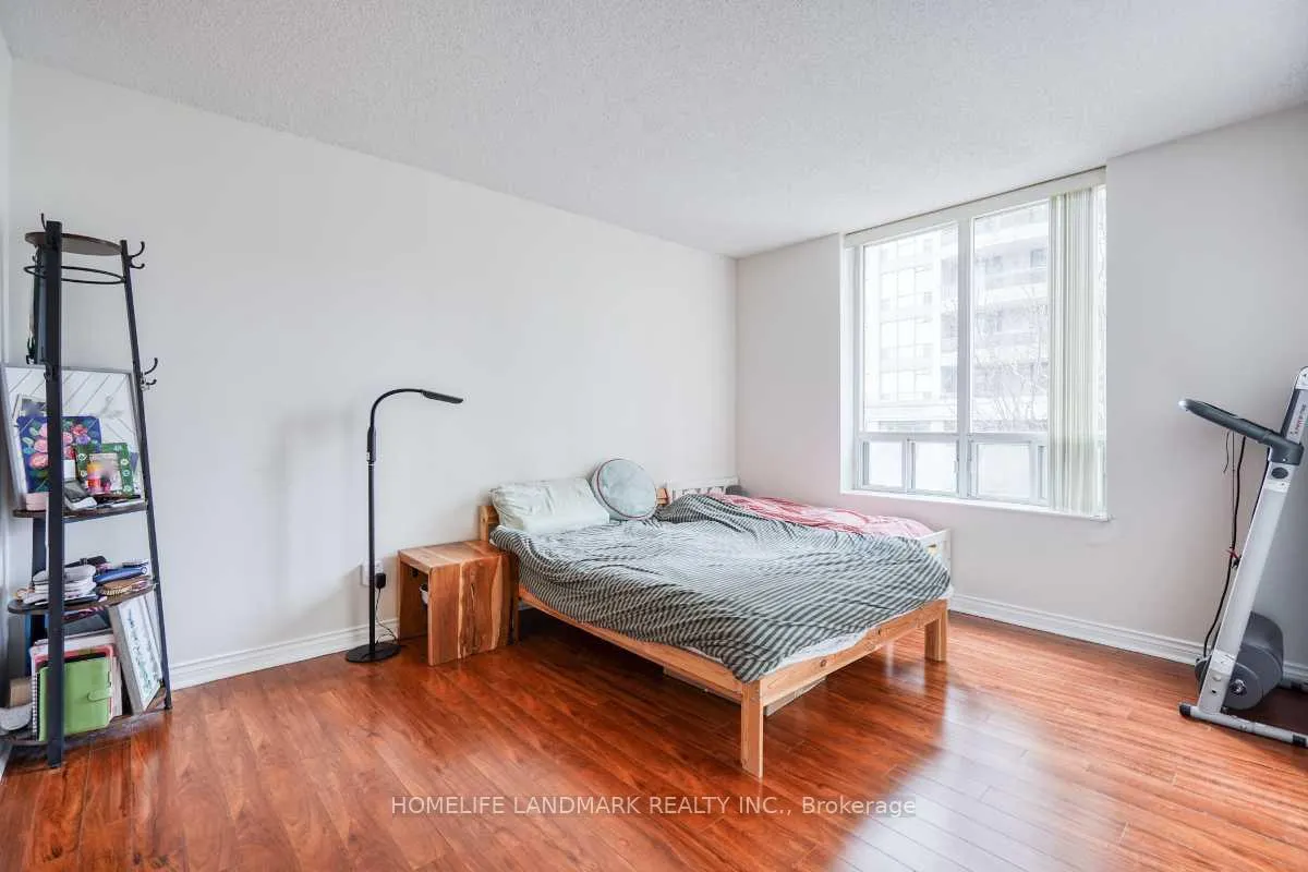 Photo 9 of Unit 302, 260 Doris Avenue, North York, Willowdale East — HOMEH