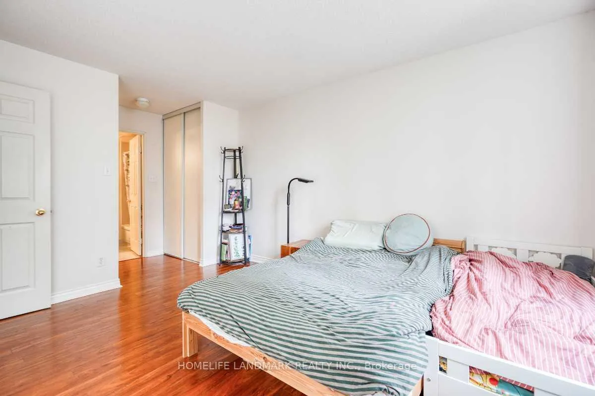 Photo 10 of Unit 302, 260 Doris Avenue, North York, Willowdale East — HOMEH