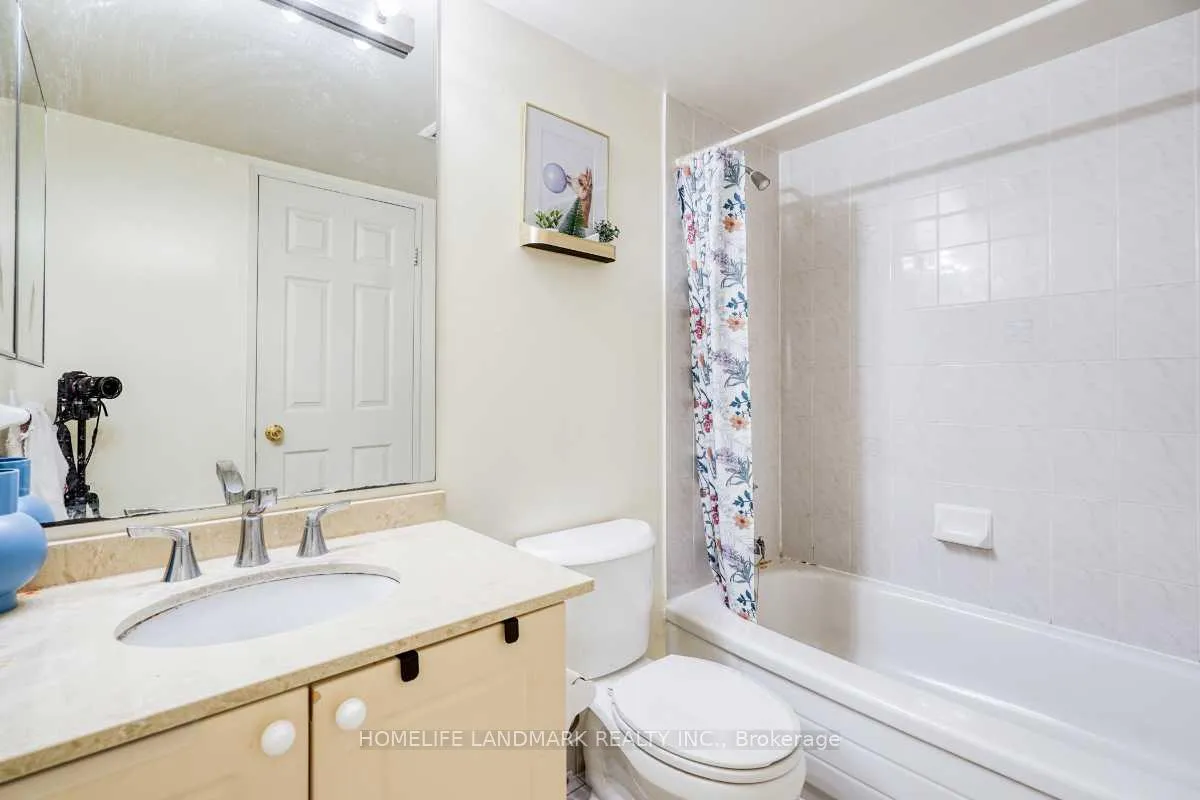 Photo 11 of Unit 302, 260 Doris Avenue, North York, Willowdale East — HOMEH