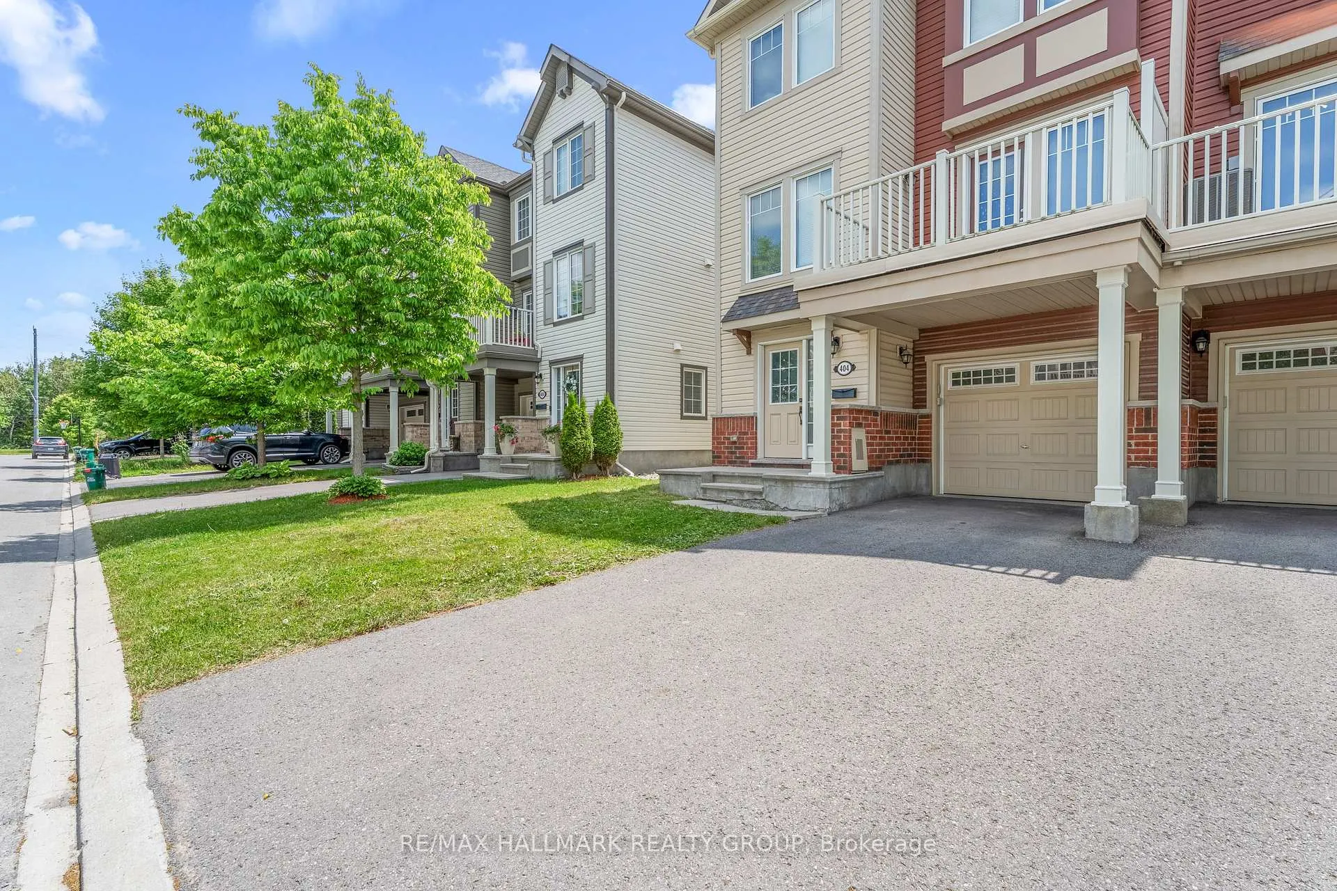 Photo 3 of 404 Rosingdale Street, Ottawa, Kanata - Emerald Meadows/Trailwest — HOMEH