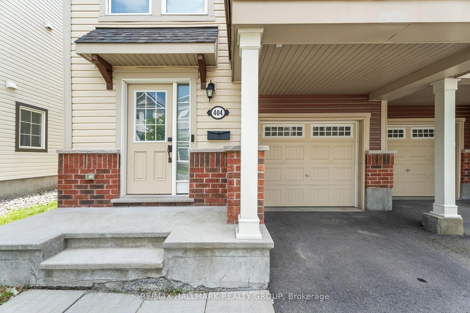 Photo 4 of 404 Rosingdale Street, Ottawa, Kanata - Emerald Meadows/Trailwest — HOMEH