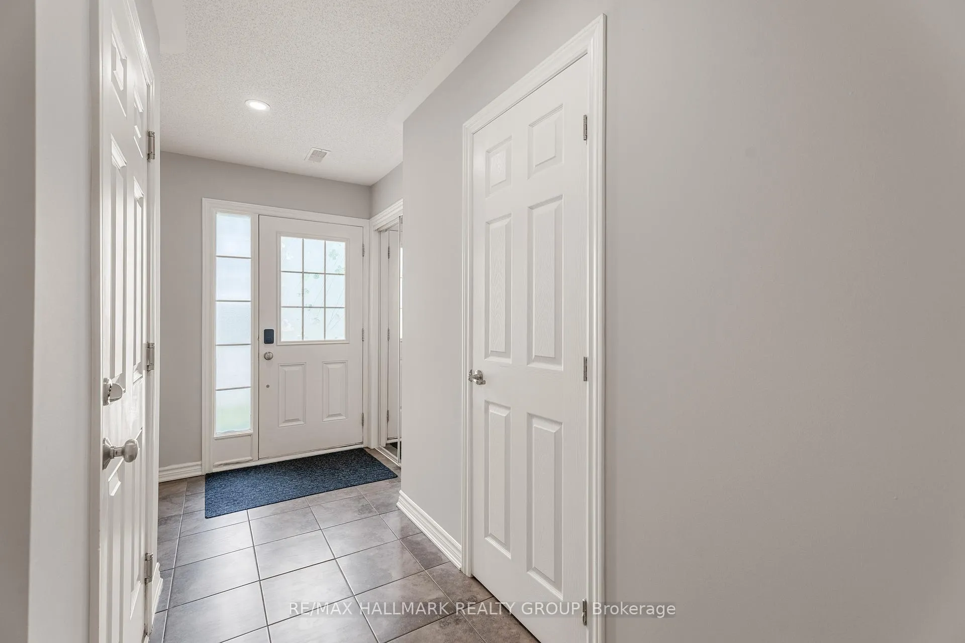 Photo 5 of 404 Rosingdale Street, Ottawa, Kanata - Emerald Meadows/Trailwest — HOMEH