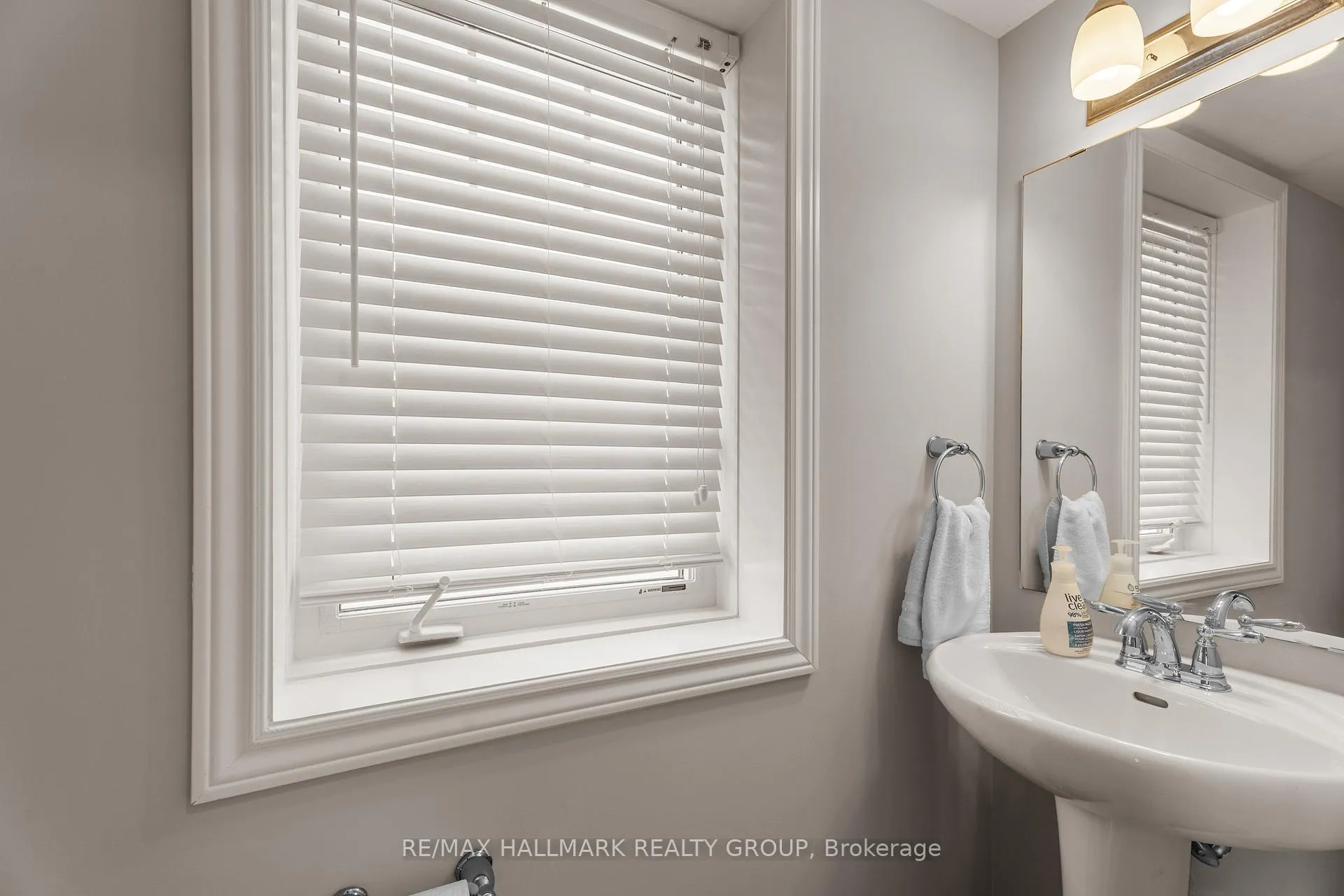 Photo 7 of 404 Rosingdale Street, Ottawa, Kanata - Emerald Meadows/Trailwest — HOMEH