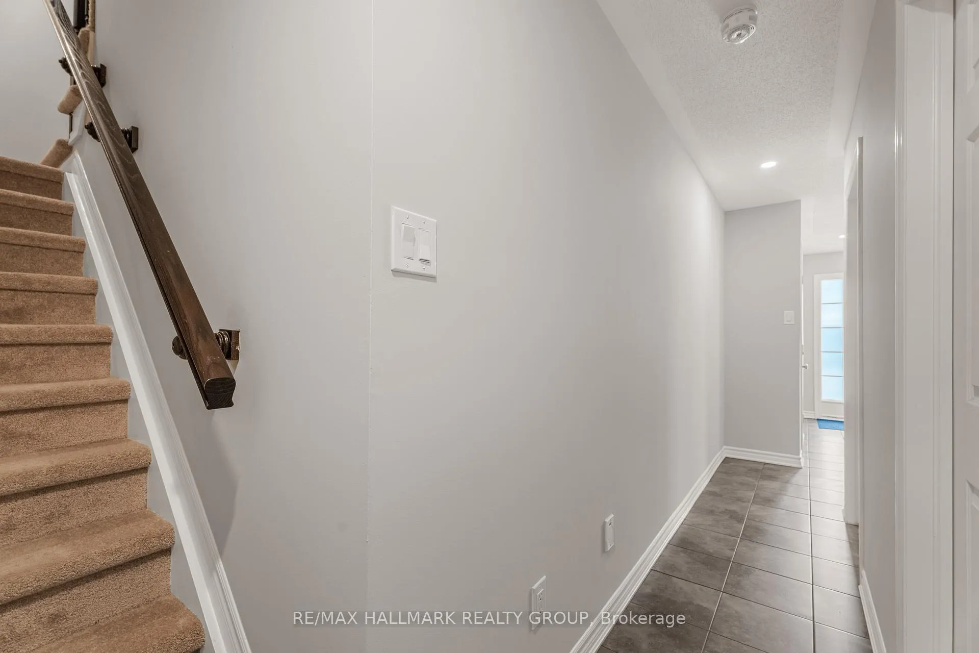Photo 9 of 404 Rosingdale Street, Ottawa, Kanata - Emerald Meadows/Trailwest — HOMEH