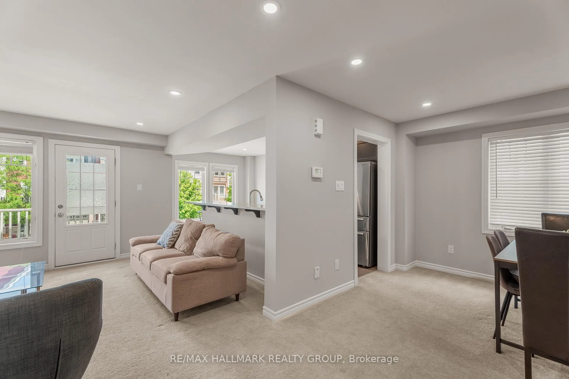 Photo 10 of 404 Rosingdale Street, Ottawa, Kanata - Emerald Meadows/Trailwest — HOMEH