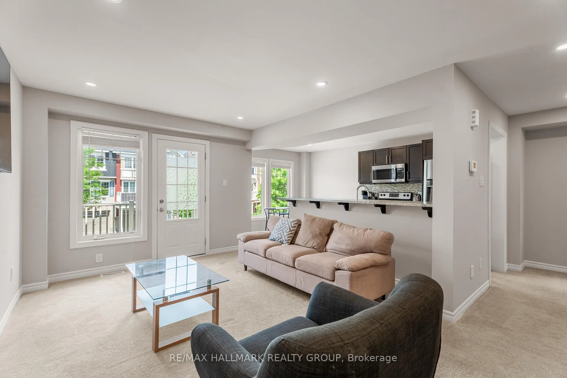 Photo 12 of 404 Rosingdale Street, Ottawa, Kanata - Emerald Meadows/Trailwest — HOMEH