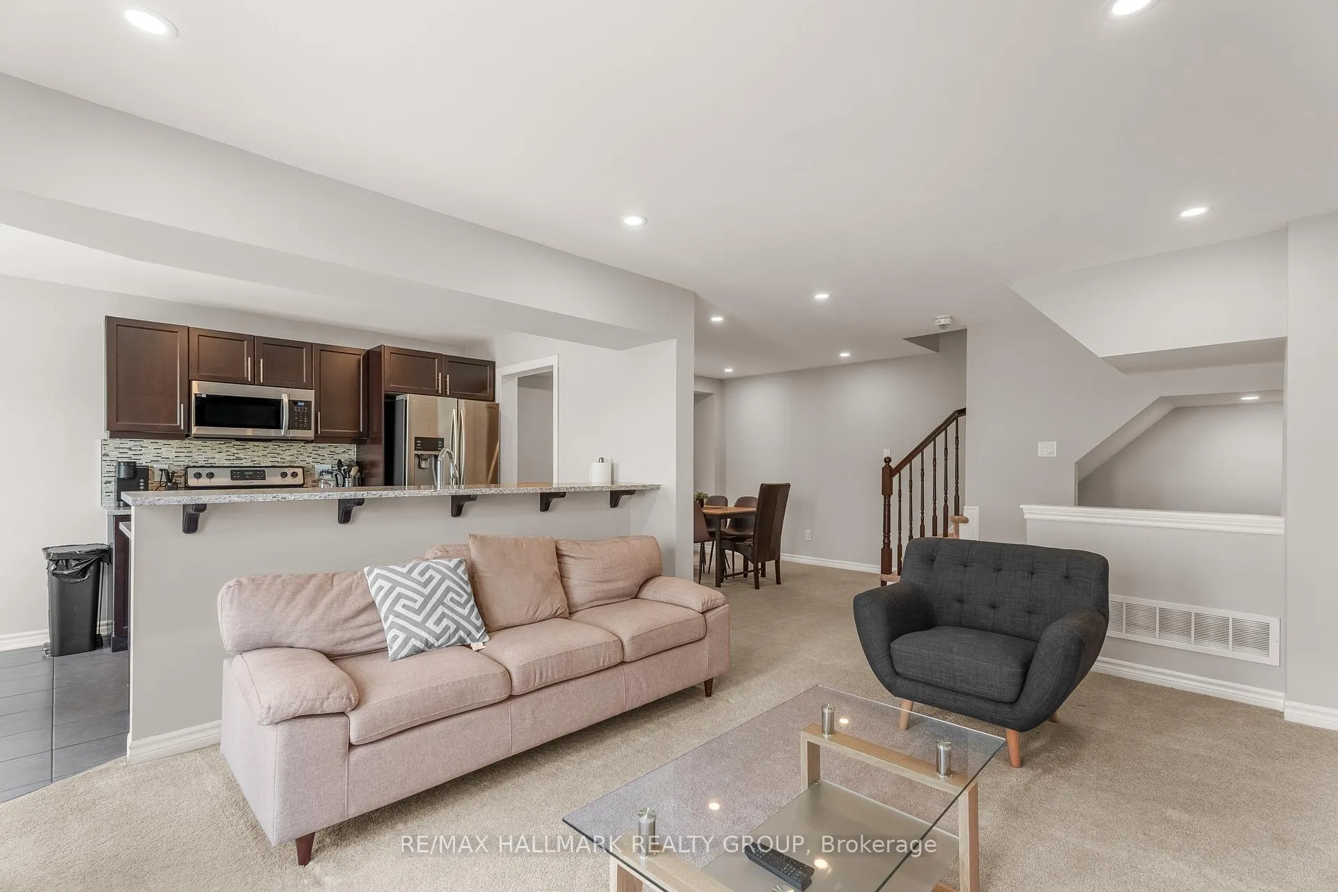 Photo 15 of 404 Rosingdale Street, Ottawa, Kanata - Emerald Meadows/Trailwest — HOMEH
