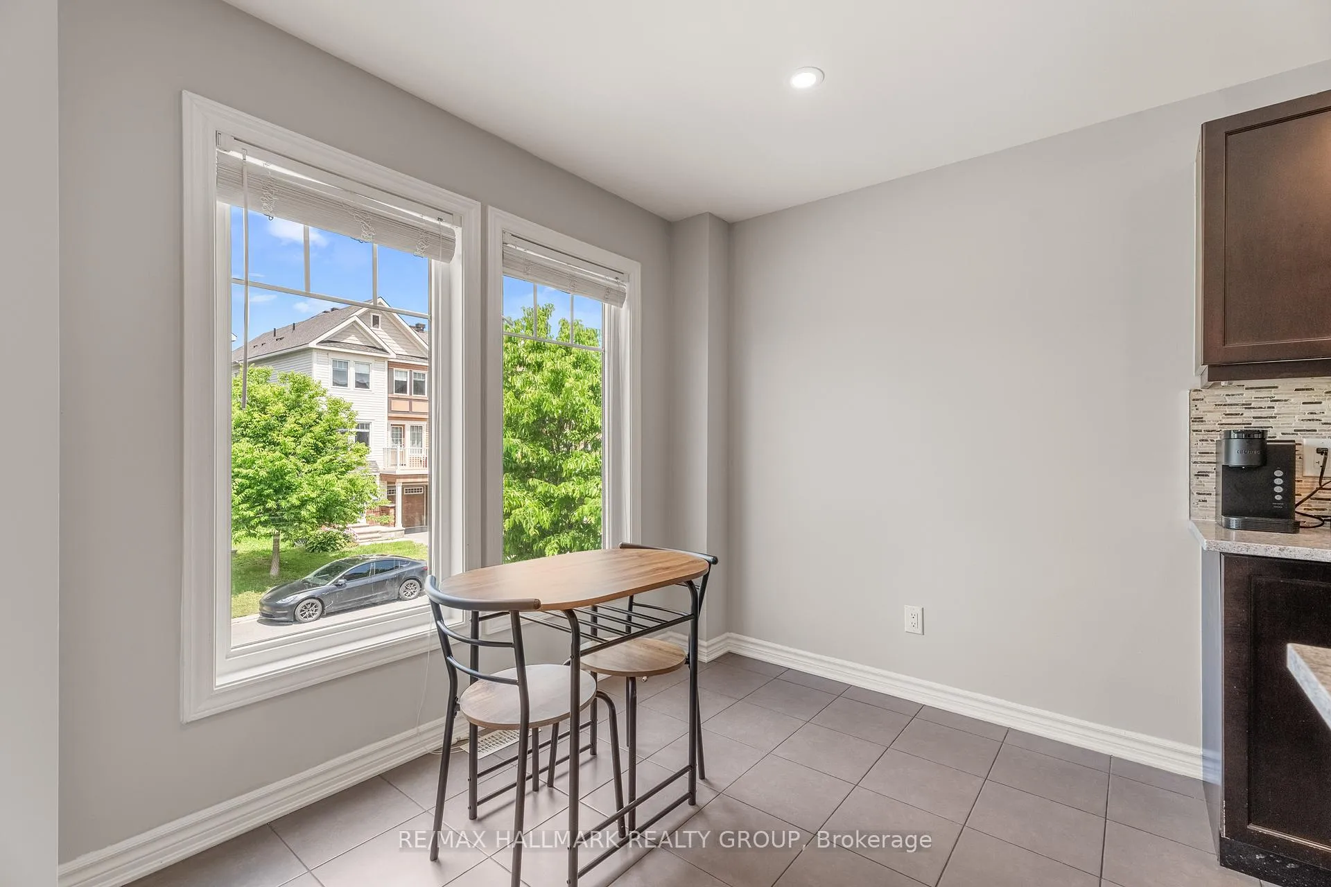Photo 17 of 404 Rosingdale Street, Ottawa, Kanata - Emerald Meadows/Trailwest — HOMEH