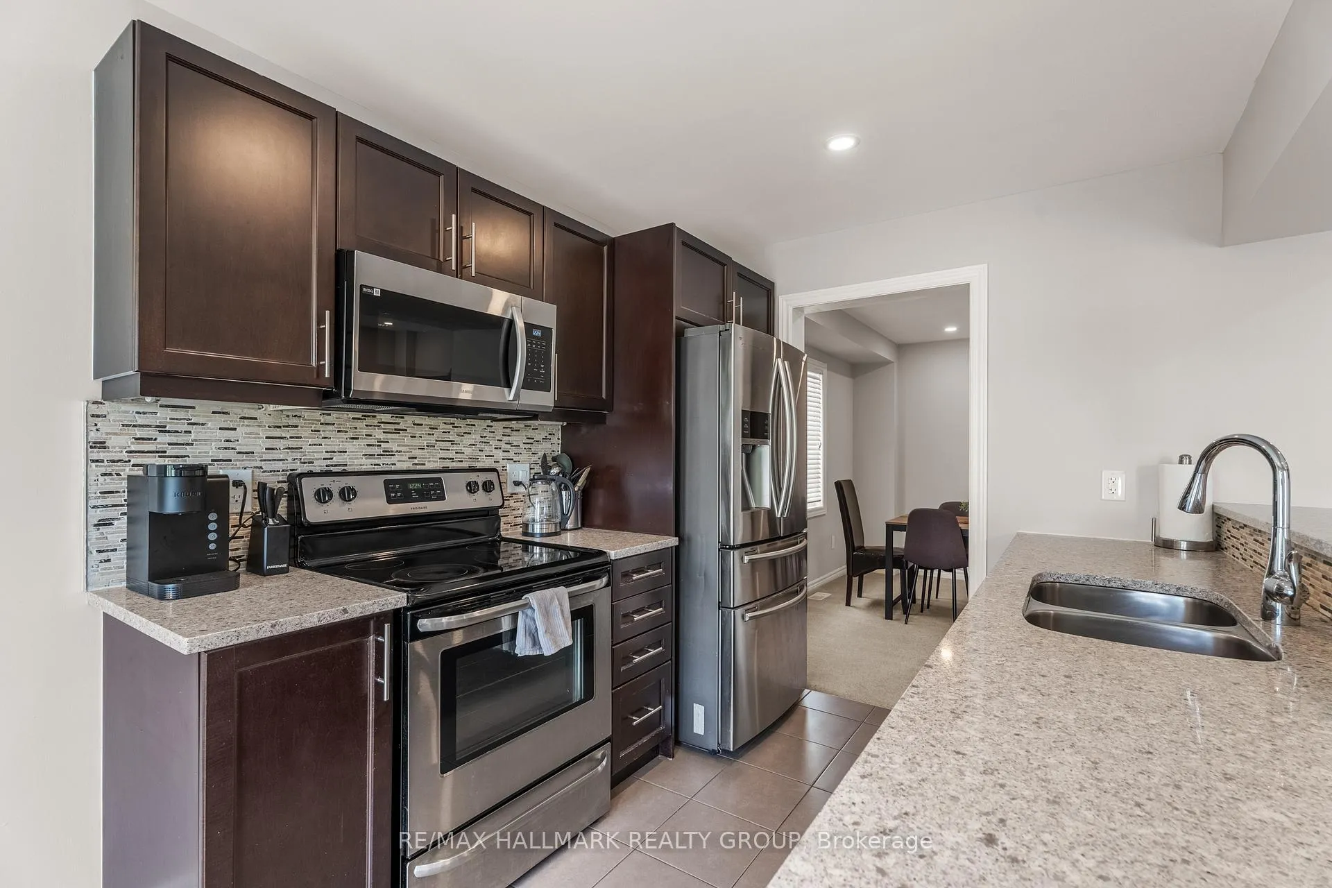 Photo 18 of 404 Rosingdale Street, Ottawa, Kanata - Emerald Meadows/Trailwest — HOMEH