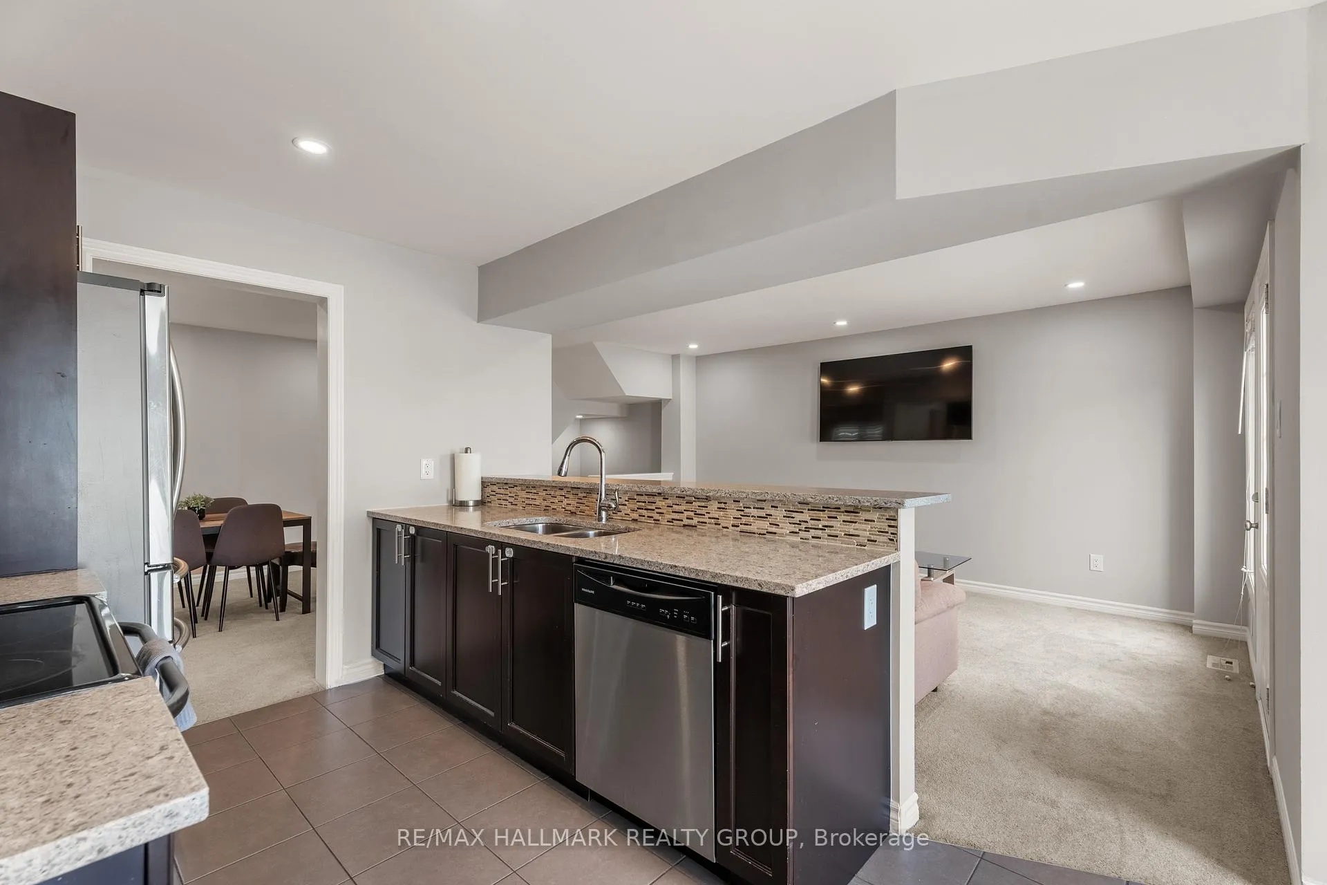 Photo 19 of 404 Rosingdale Street, Ottawa, Kanata - Emerald Meadows/Trailwest — HOMEH