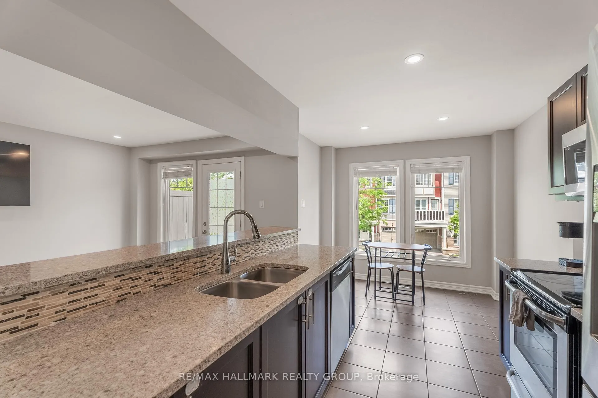 Photo 20 of 404 Rosingdale Street, Ottawa, Kanata - Emerald Meadows/Trailwest — HOMEH