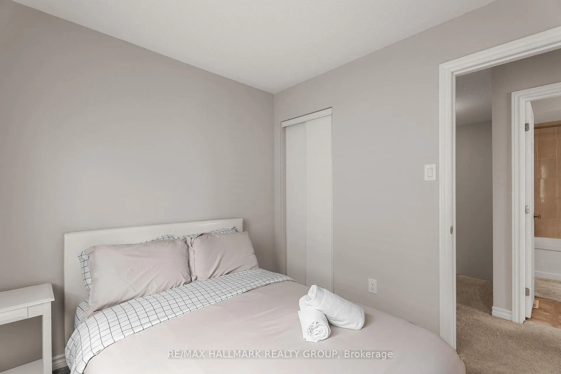 Photo 32 of 404 Rosingdale Street, Ottawa, Kanata - Emerald Meadows/Trailwest — HOMEH