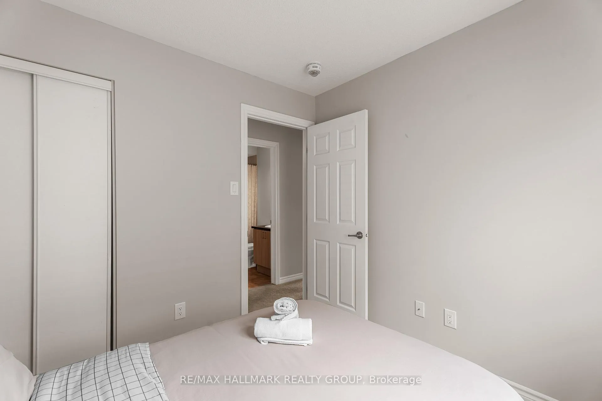 Photo 33 of 404 Rosingdale Street, Ottawa, Kanata - Emerald Meadows/Trailwest — HOMEH