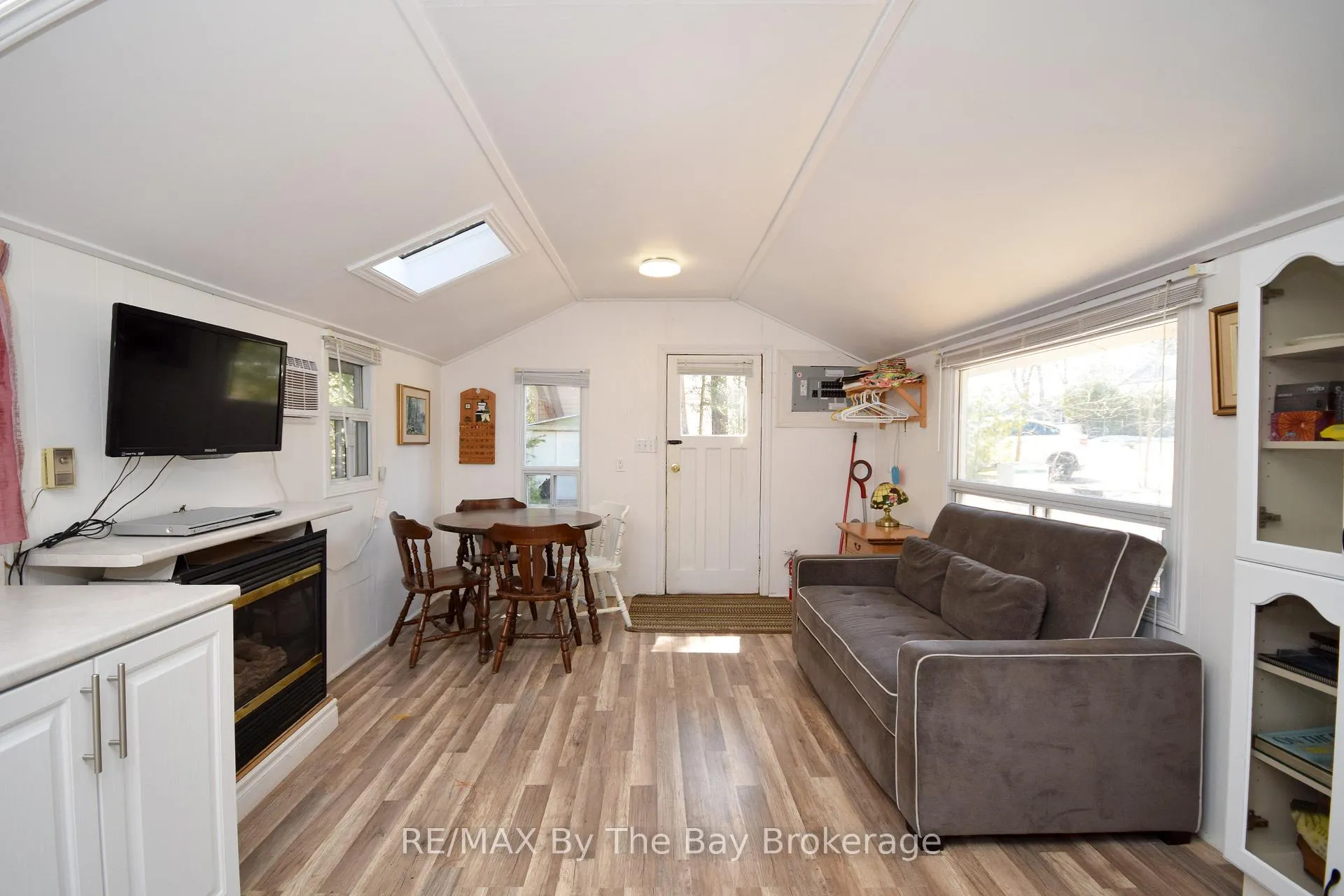 Photo 8 of 465 Bluewater Lane, Wasaga Beach — HOMEH
