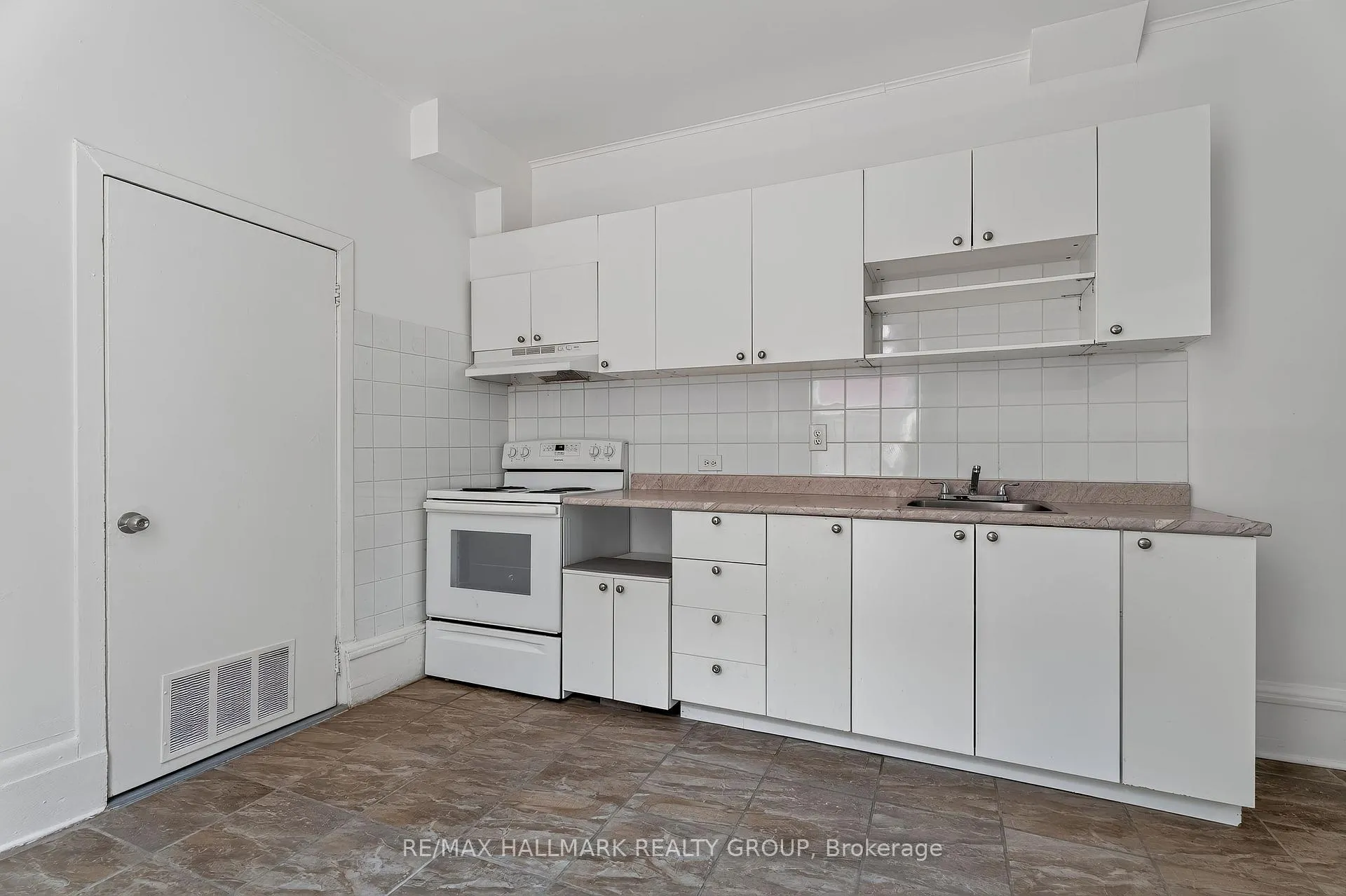 Photo 10 of 174 Arthur Street, Ottawa, West Centre Town — HOMEH