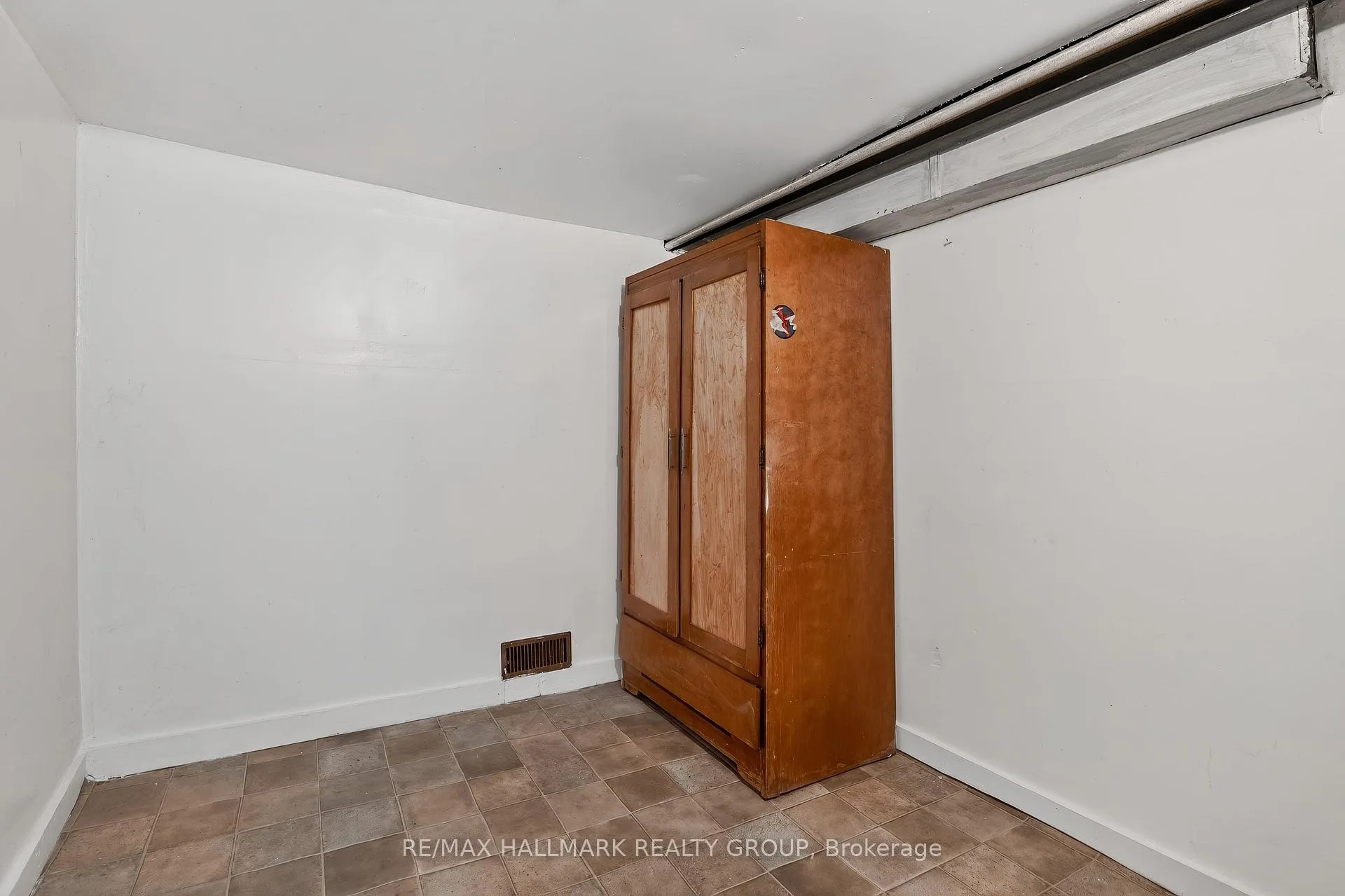 Photo 20 of 174 Arthur Street, Ottawa, West Centre Town — HOMEH