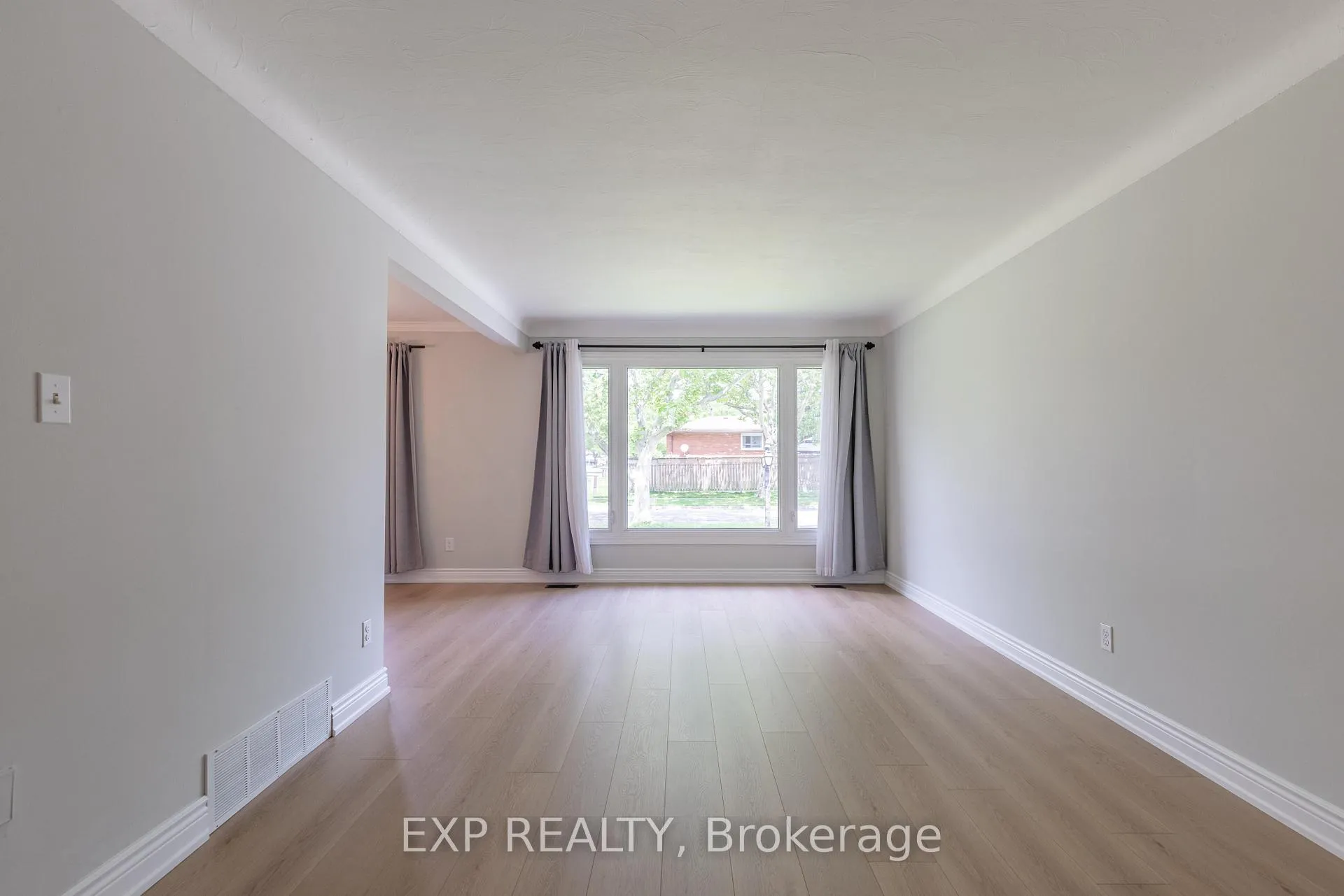 Photo 12 of 7116 Centennial Street, Niagara Falls, Arad/Fallsview — HOMEH