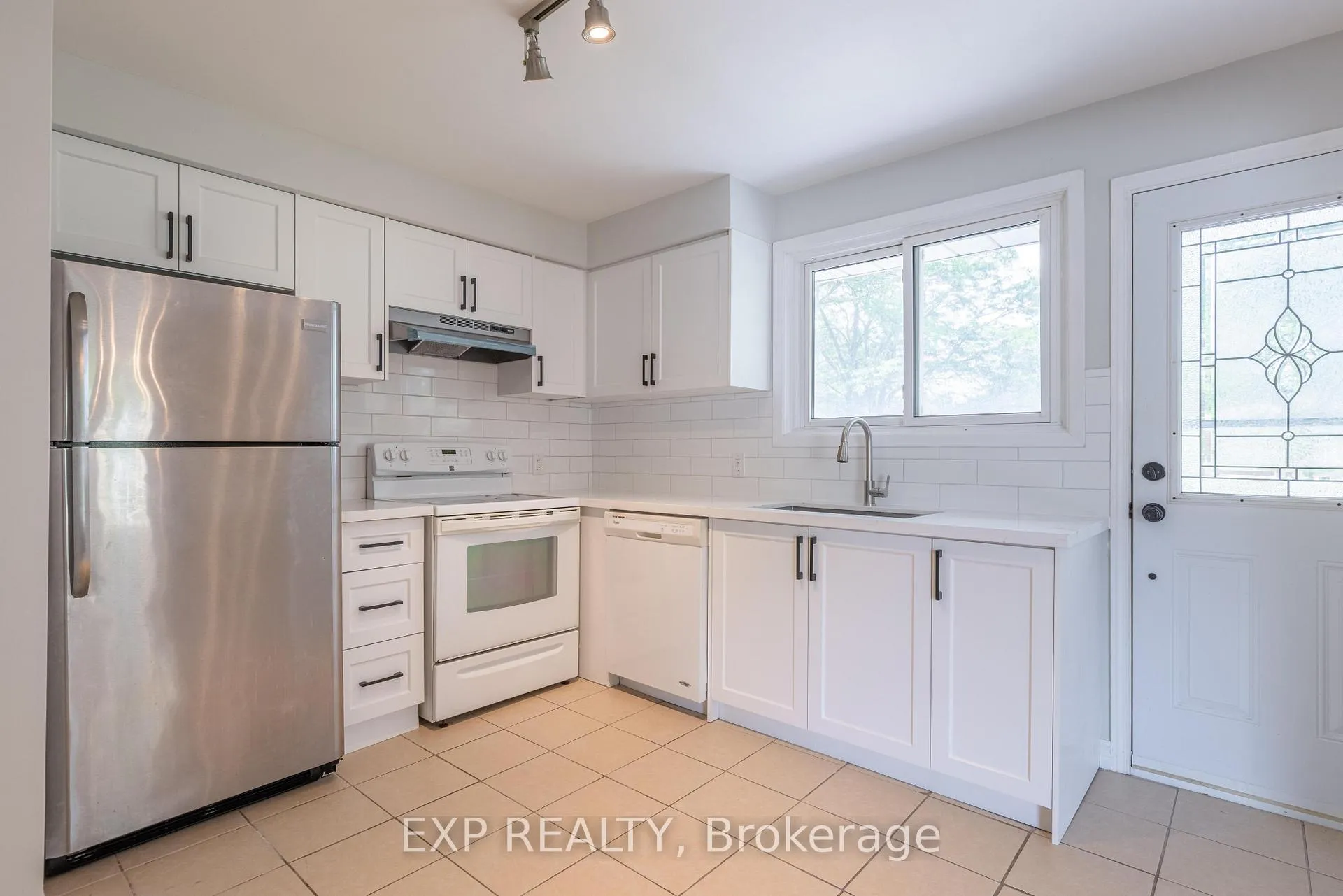 Photo 16 of 7116 Centennial Street, Niagara Falls, Arad/Fallsview — HOMEH