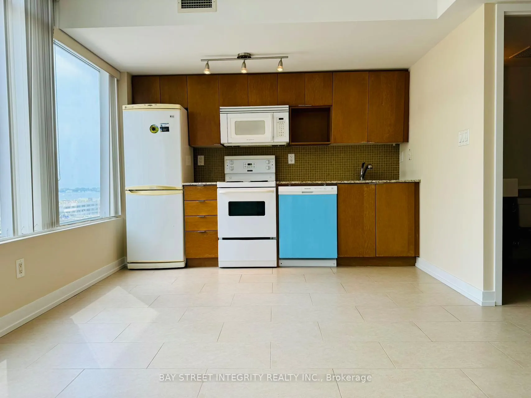 Photo 2 of Unit 812, 15 Brunel Court, Toronto, Waterfront Communities — HOMEH