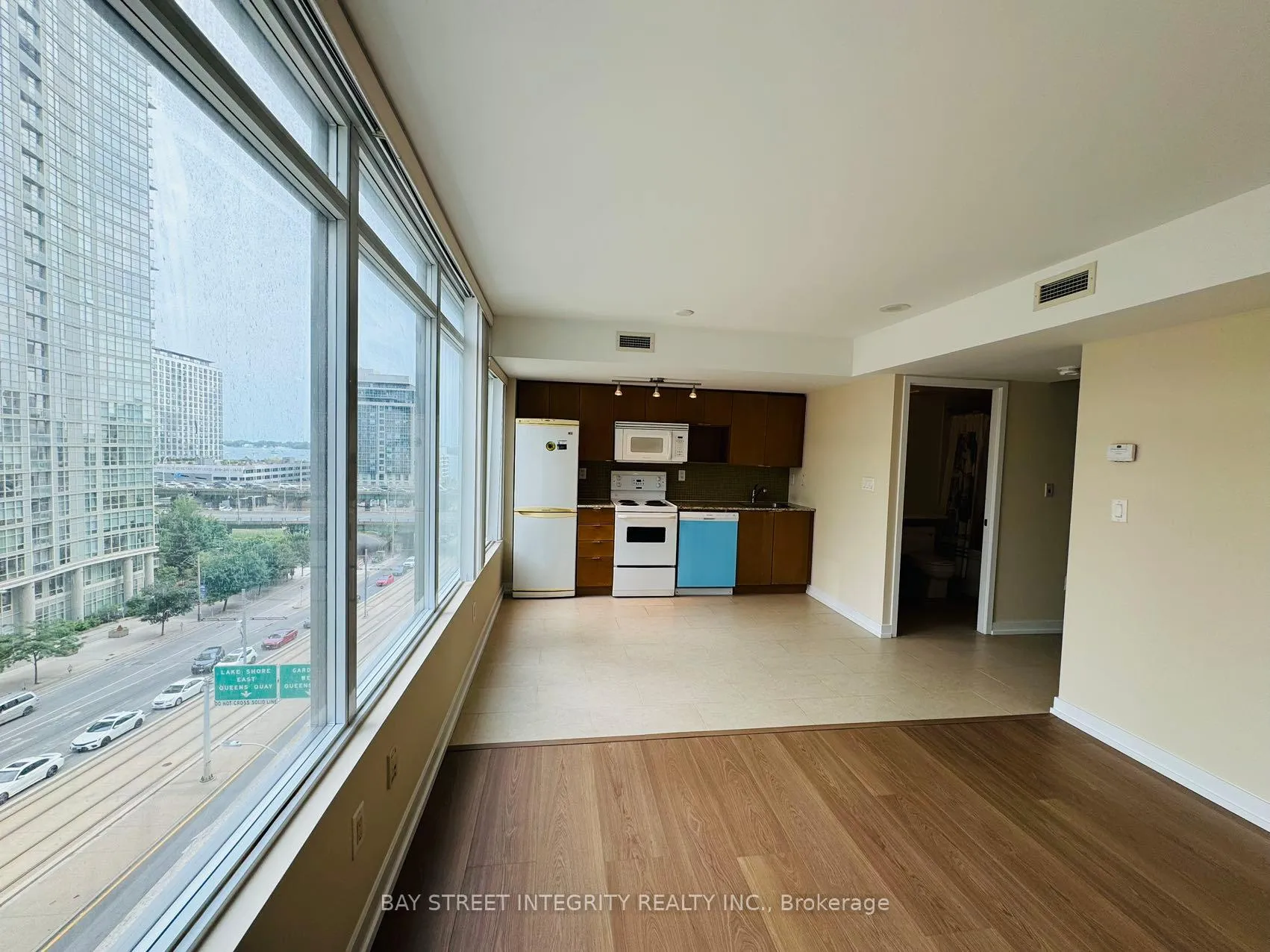 Photo 3 of Unit 812, 15 Brunel Court, Toronto, Waterfront Communities — HOMEH