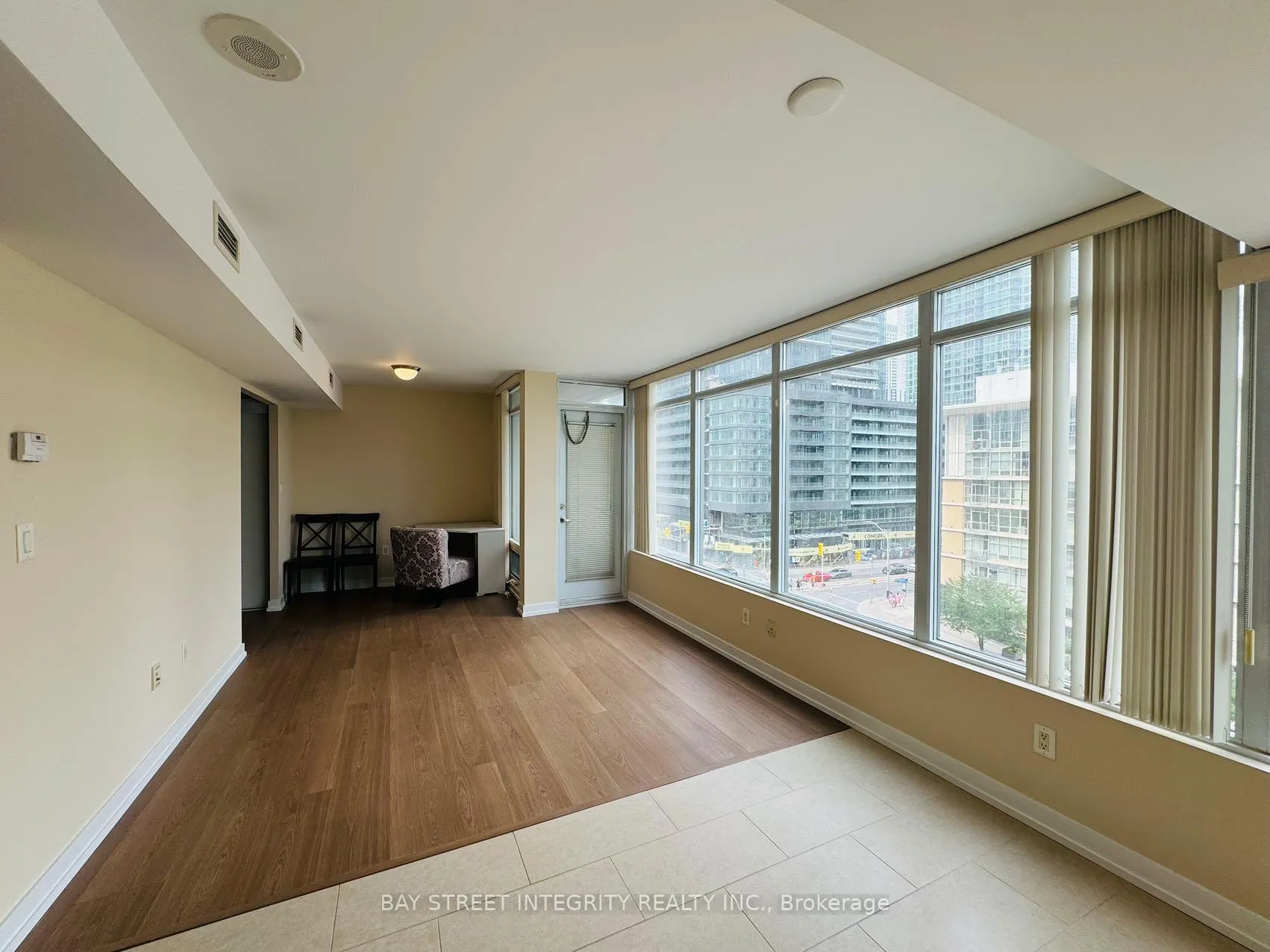 Photo 4 of Unit 812, 15 Brunel Court, Toronto, Waterfront Communities — HOMEH