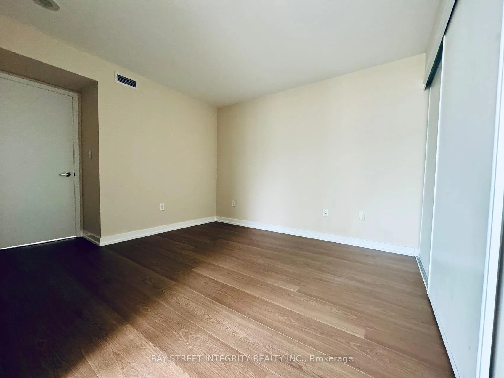 Photo 8 of Unit 812, 15 Brunel Court, Toronto, Waterfront Communities — HOMEH
