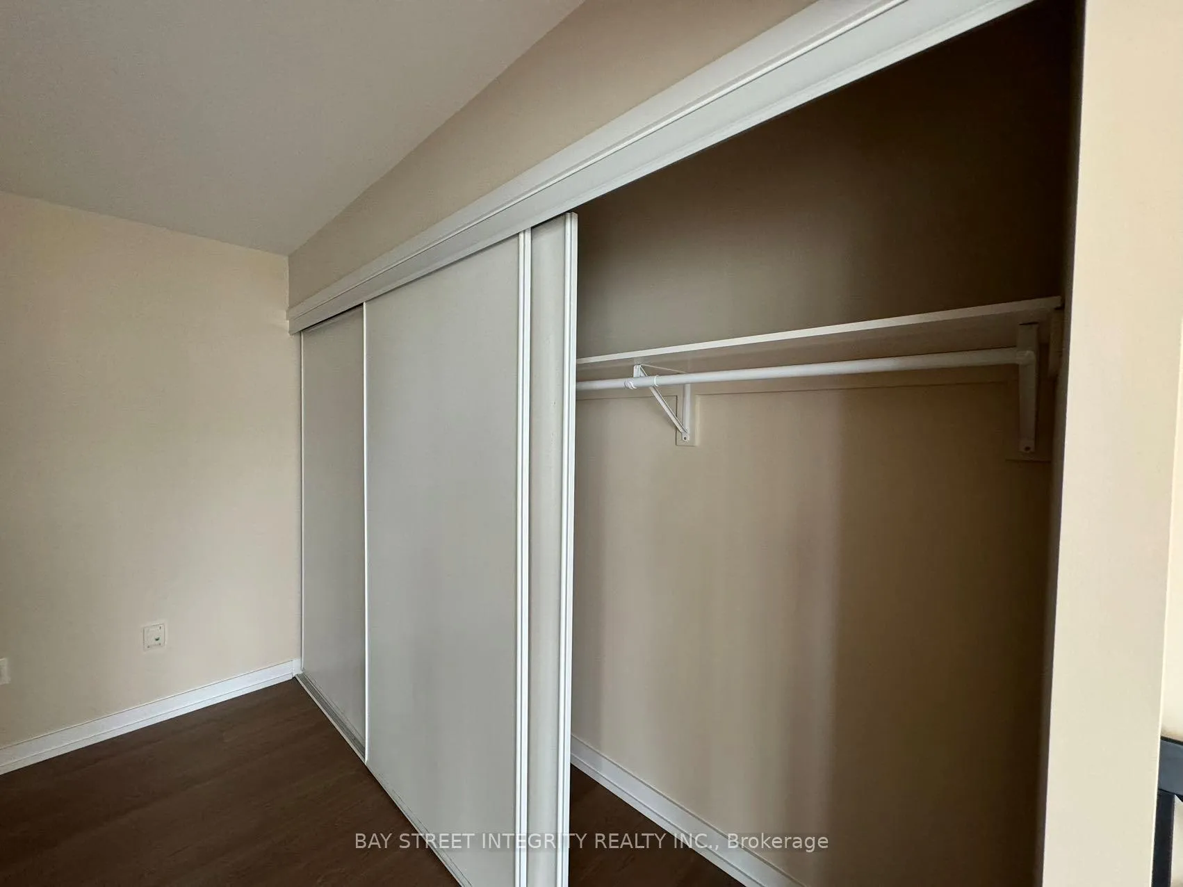 Photo 10 of Unit 812, 15 Brunel Court, Toronto, Waterfront Communities — HOMEH