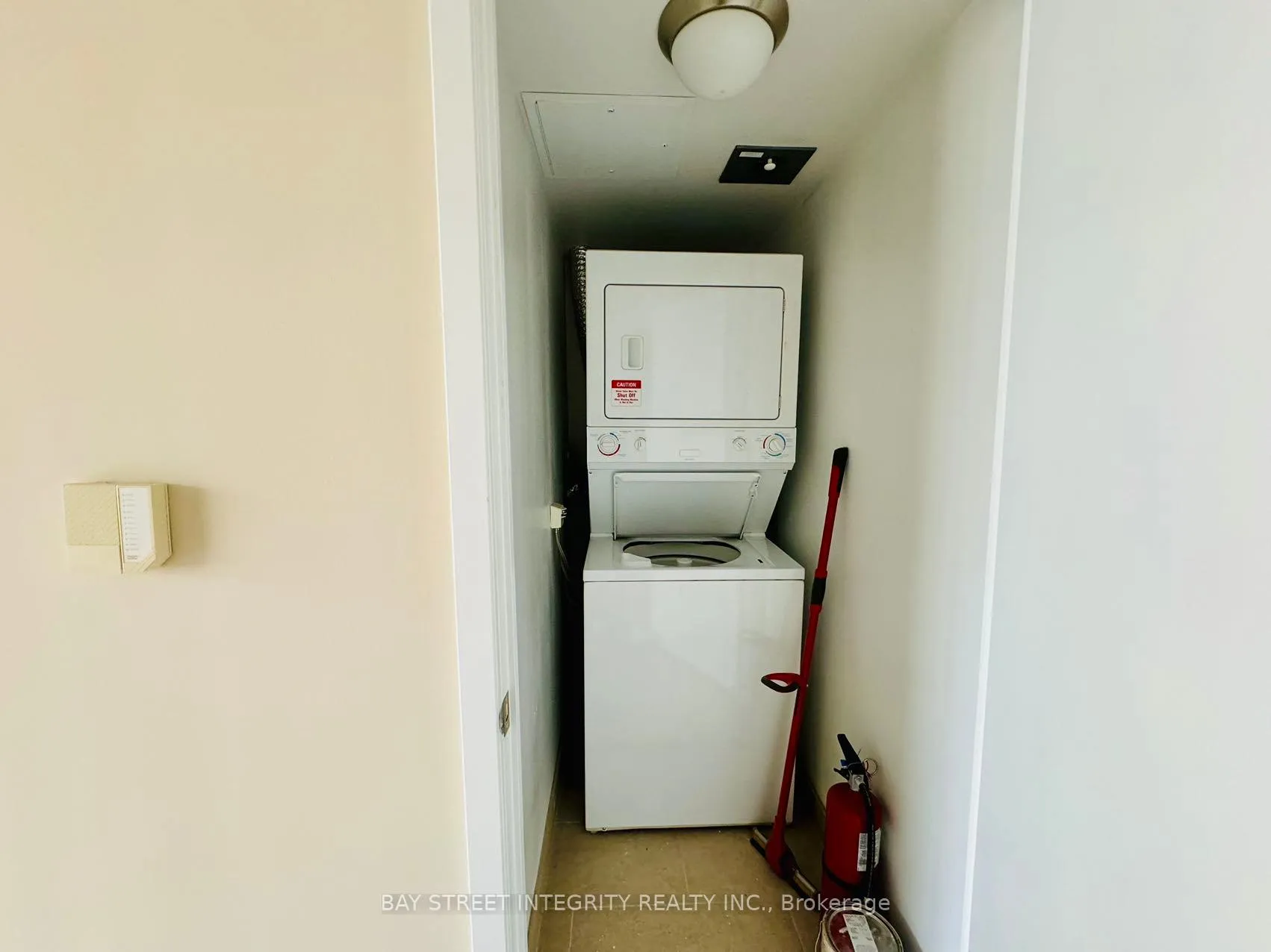 Photo 13 of Unit 812, 15 Brunel Court, Toronto, Waterfront Communities — HOMEH