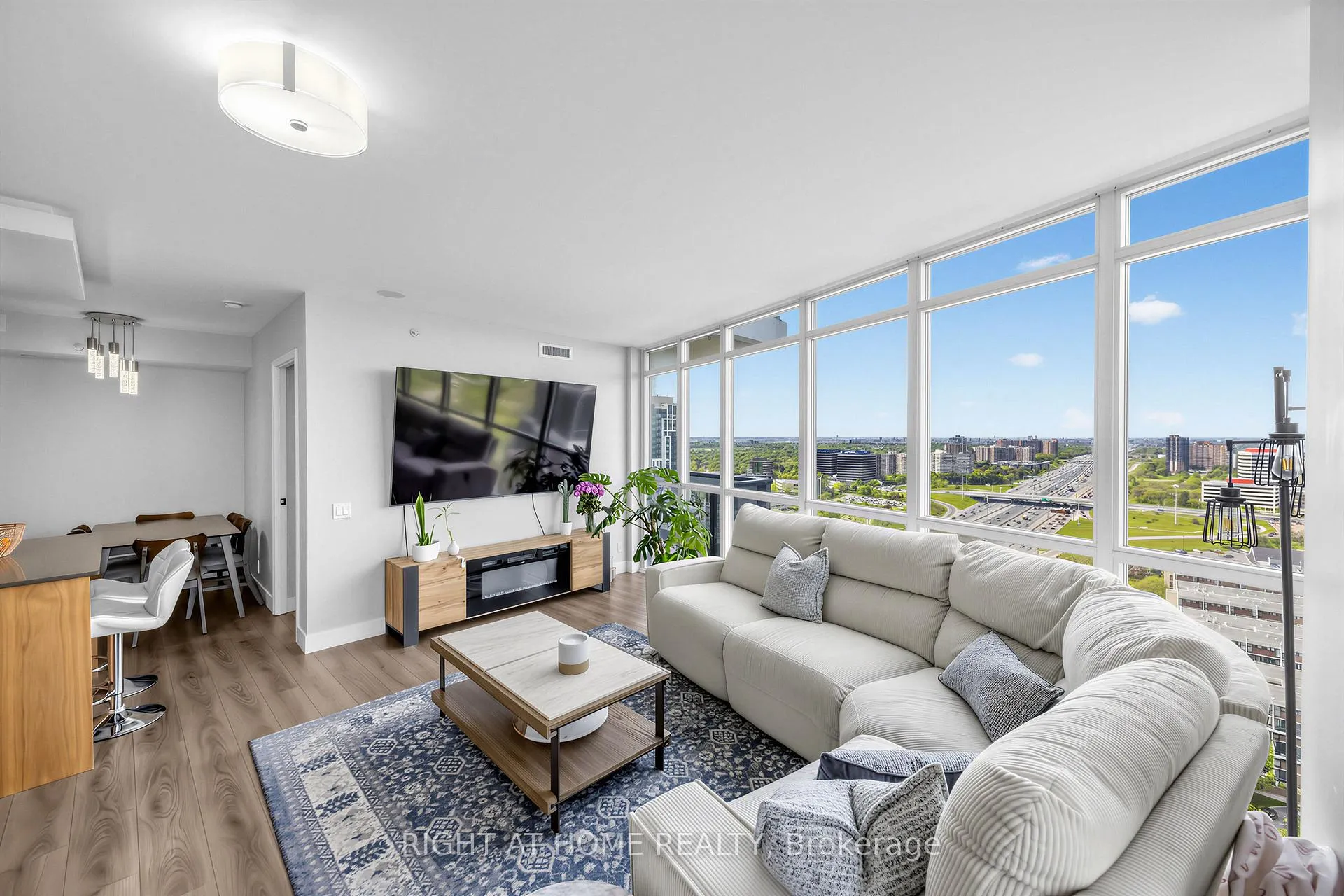 Photo 5 of Unit 2502, 5 Valhalla Inn Road, Etobicoke, Islington-City Centre West — HOMEH