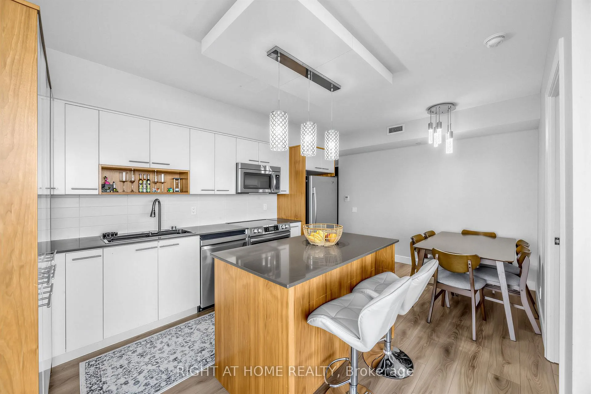 Photo 10 of Unit 2502, 5 Valhalla Inn Road, Etobicoke, Islington-City Centre West — HOMEH